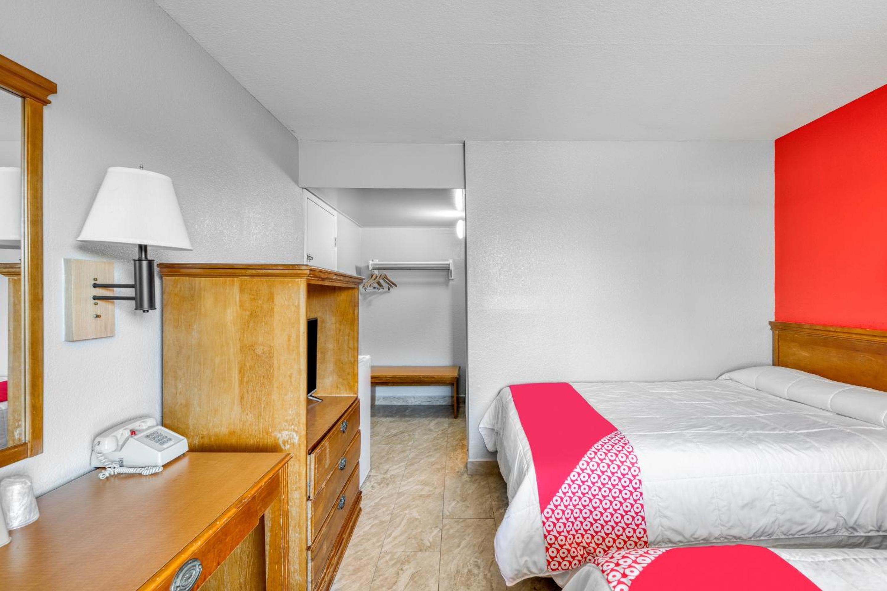 Double Room with Two Double Beds - Photo 4