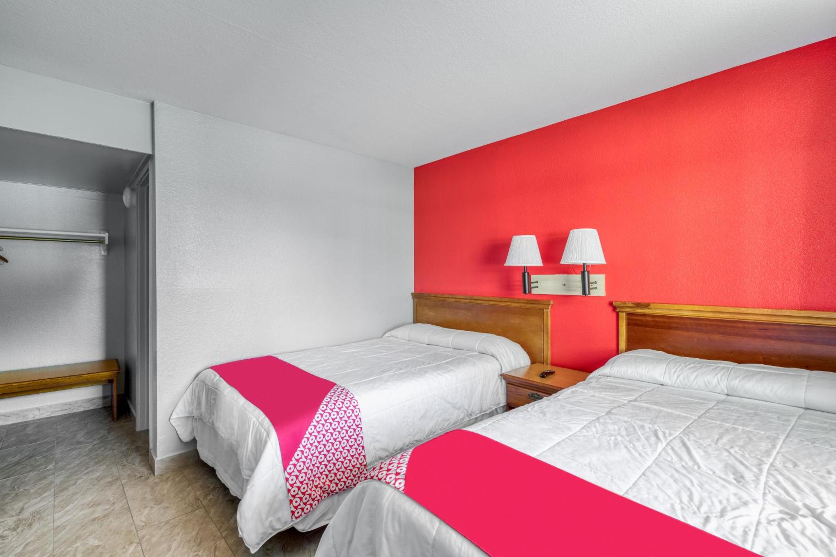 Double Room with Two Double Beds - Photo 11