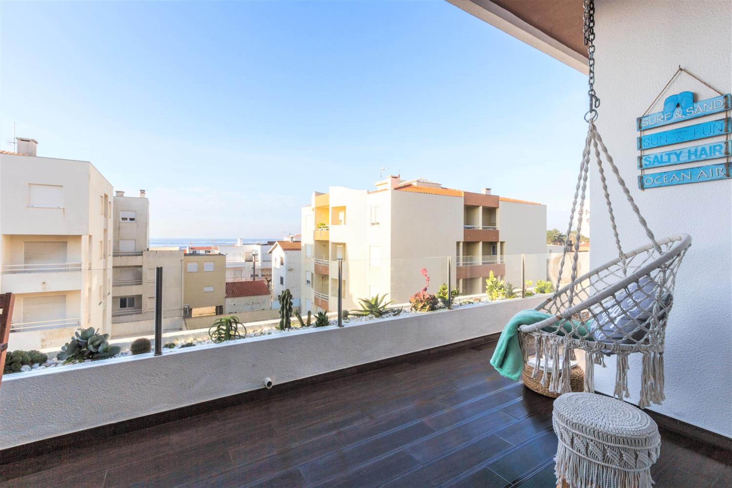 Three-Bedroom Apartment with Balcony photo 3
