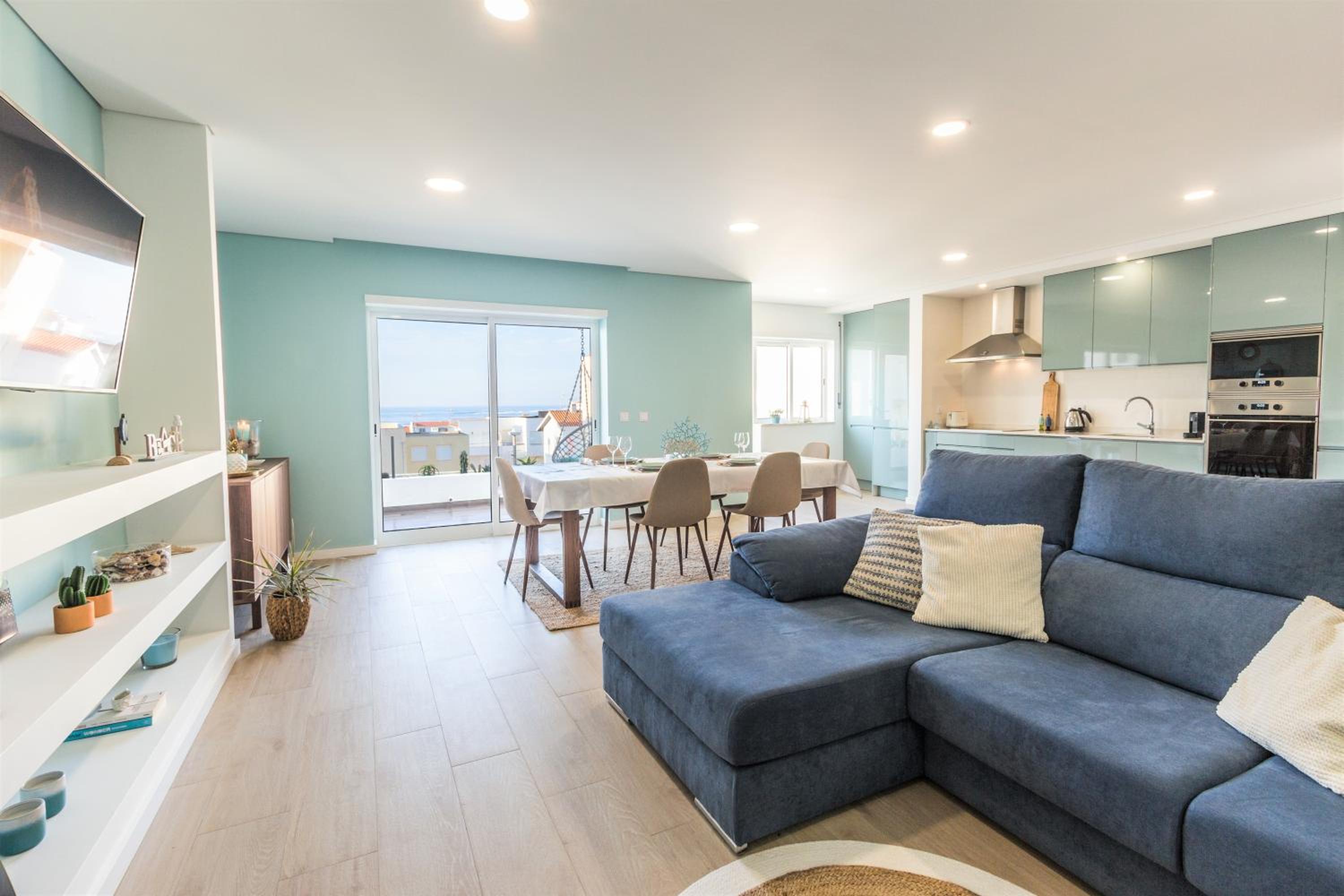 Three-Bedroom Apartment with Balcony photo 1