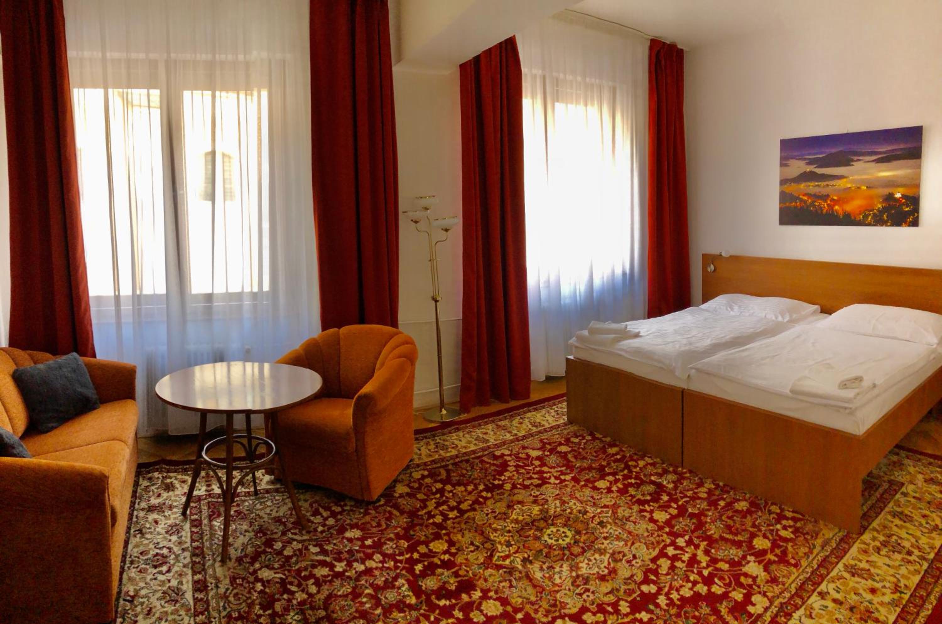 Standard Double Room with 2 Extra Beds - Photo 16