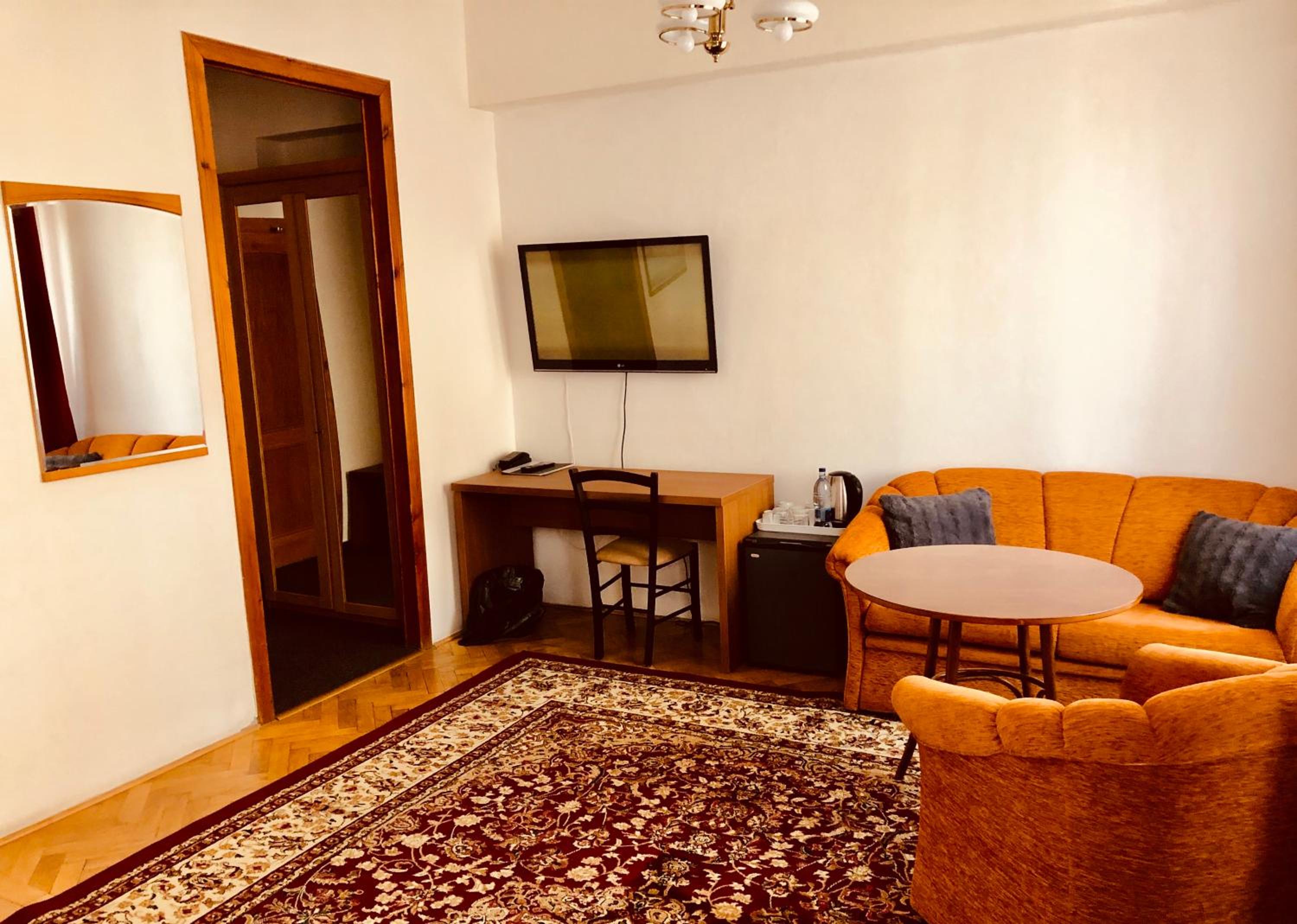 Standard Double Room with 2 Extra Beds - Photo 17