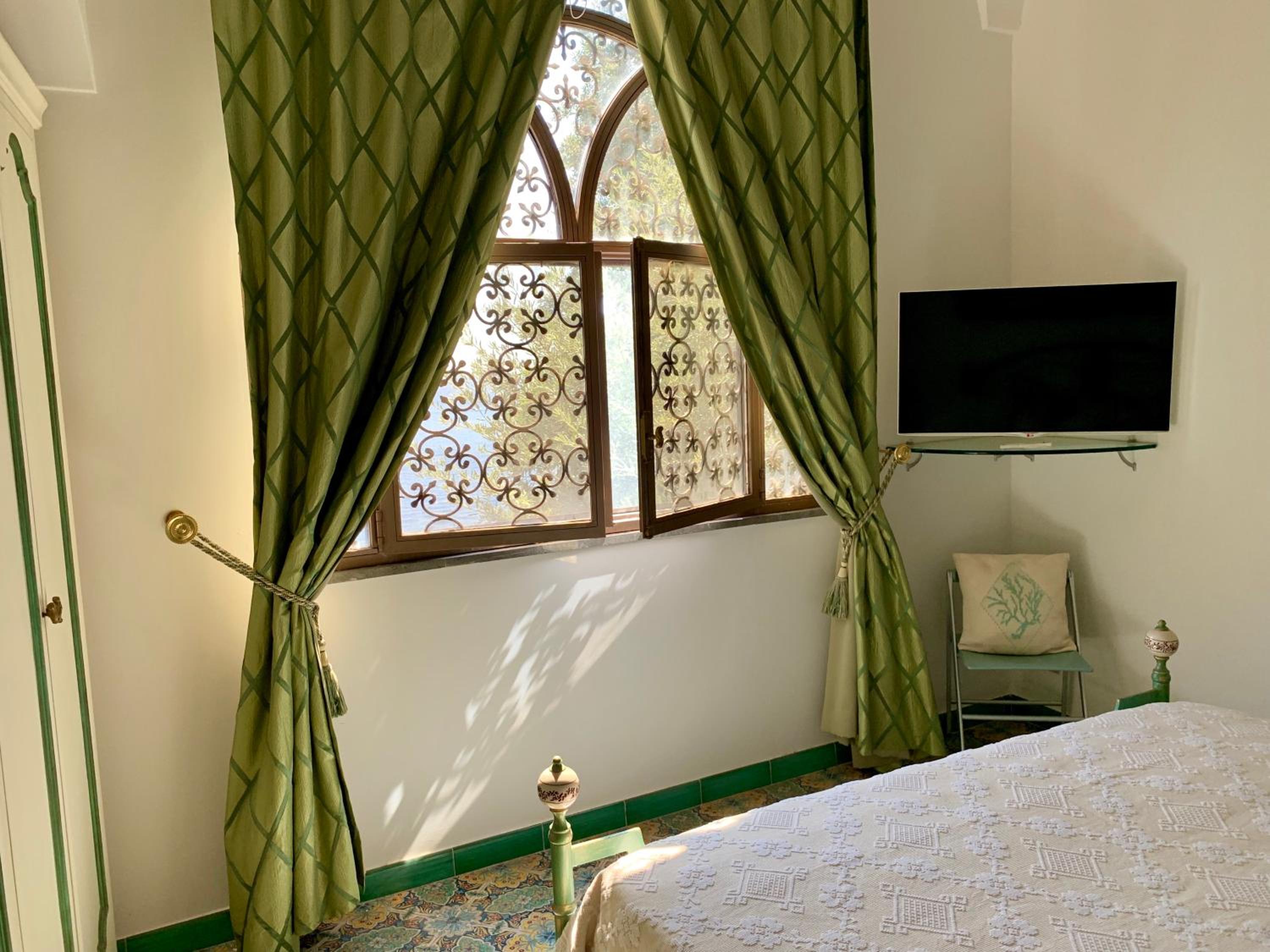 Deluxe Double Room with Sea View - Photo 2