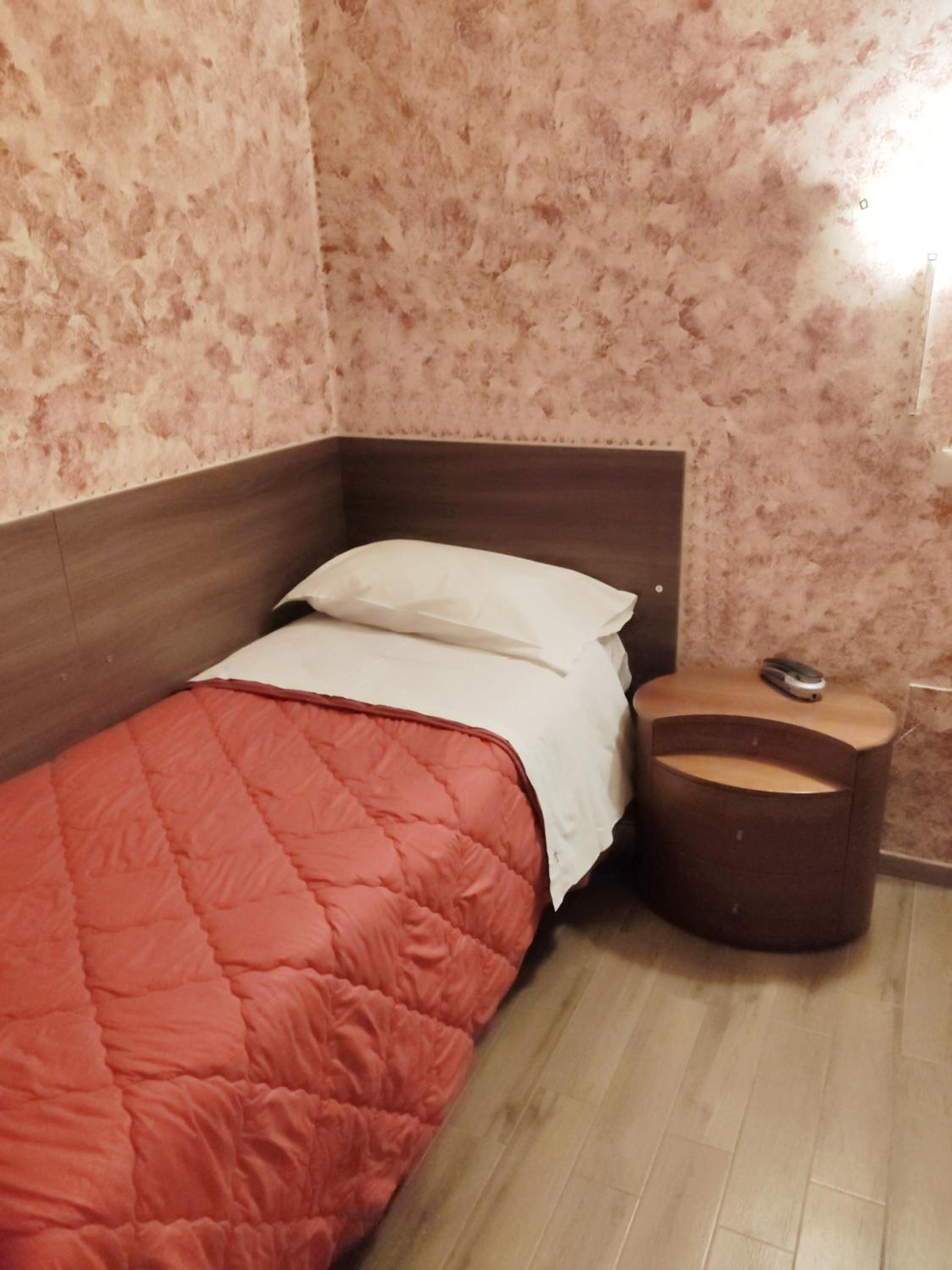 Single Room photo 1