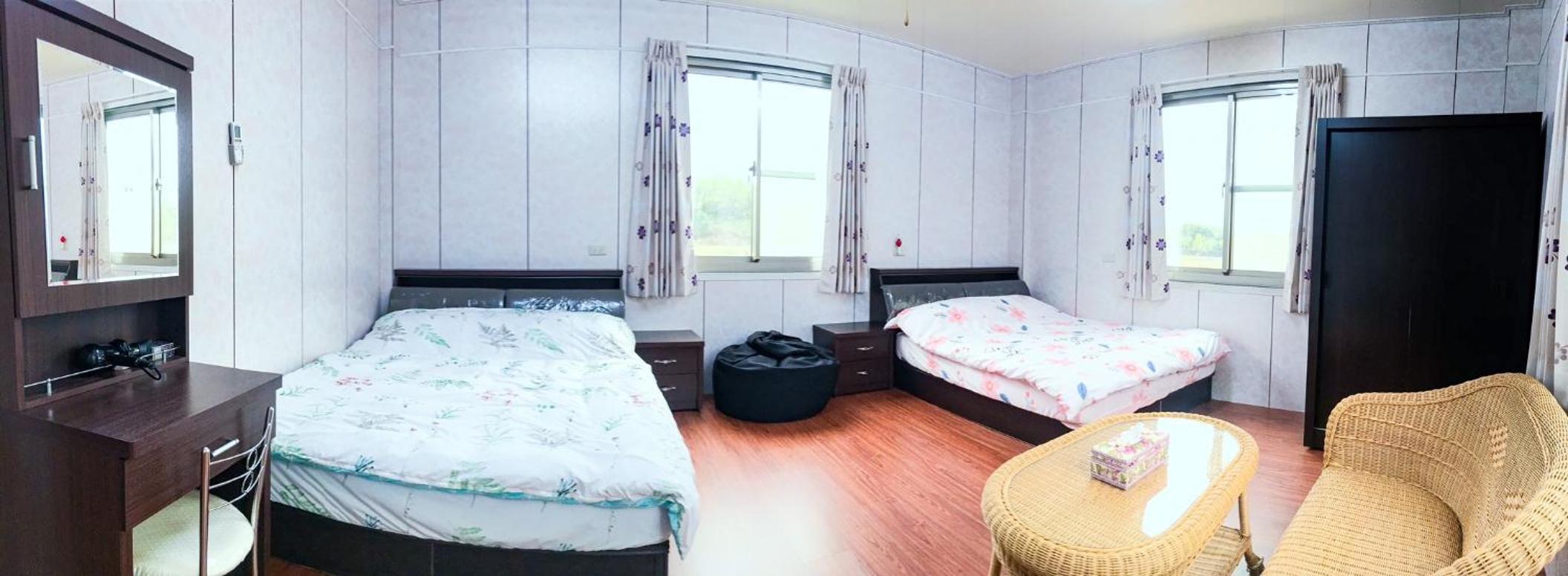 Quadruple Room with Private Bathroom photo 2