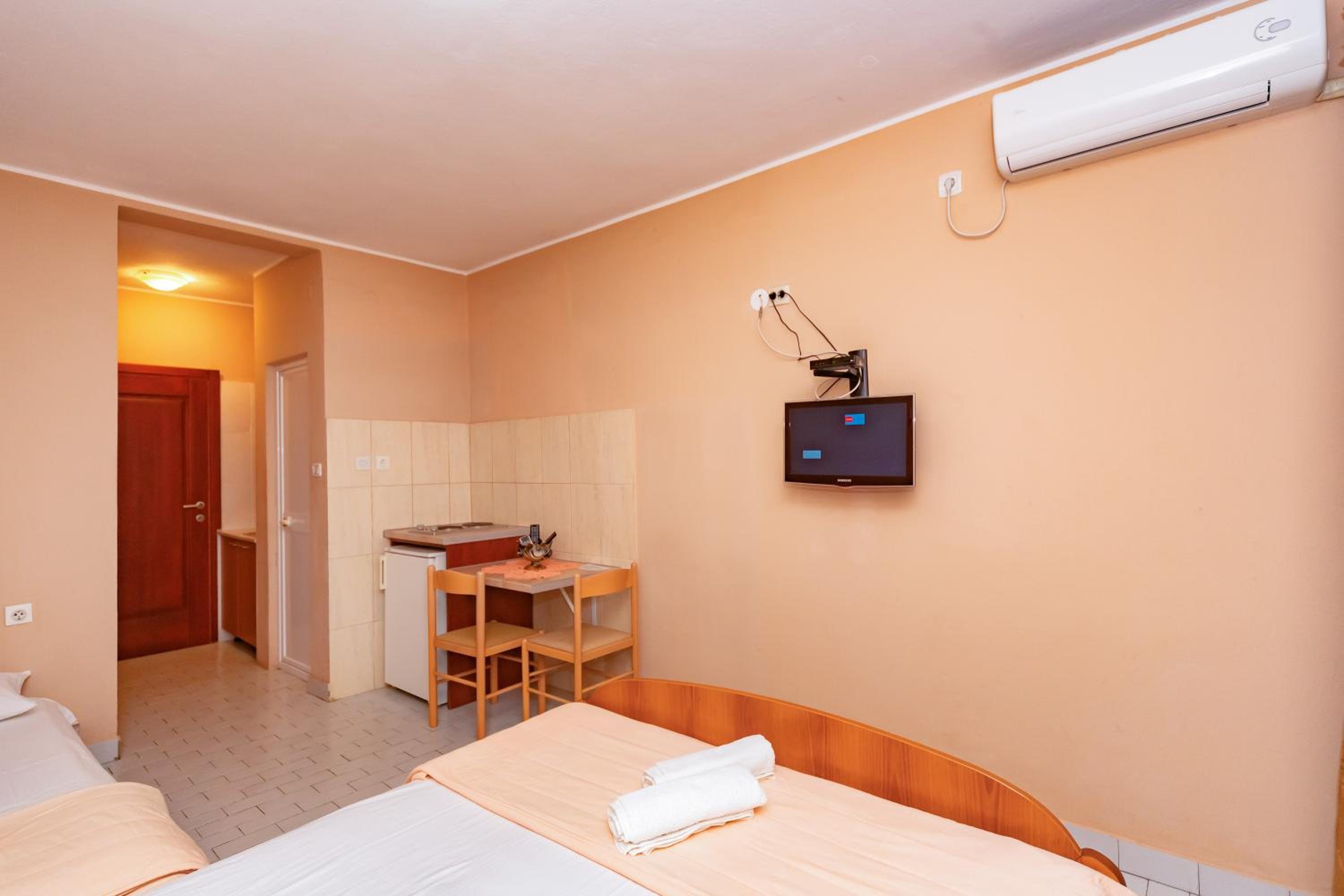 Studio Apartment photo 2