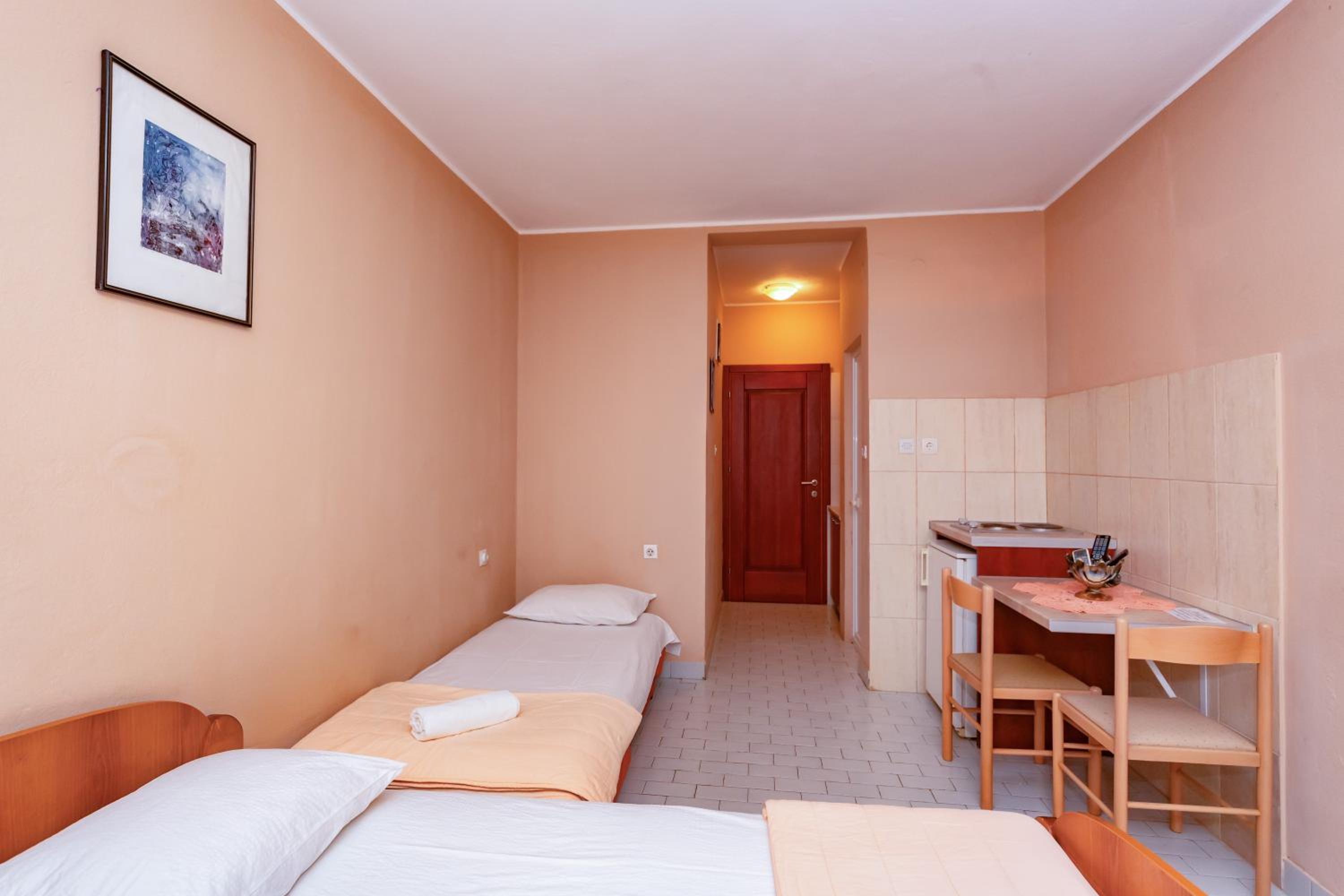 Studio Apartment photo 3