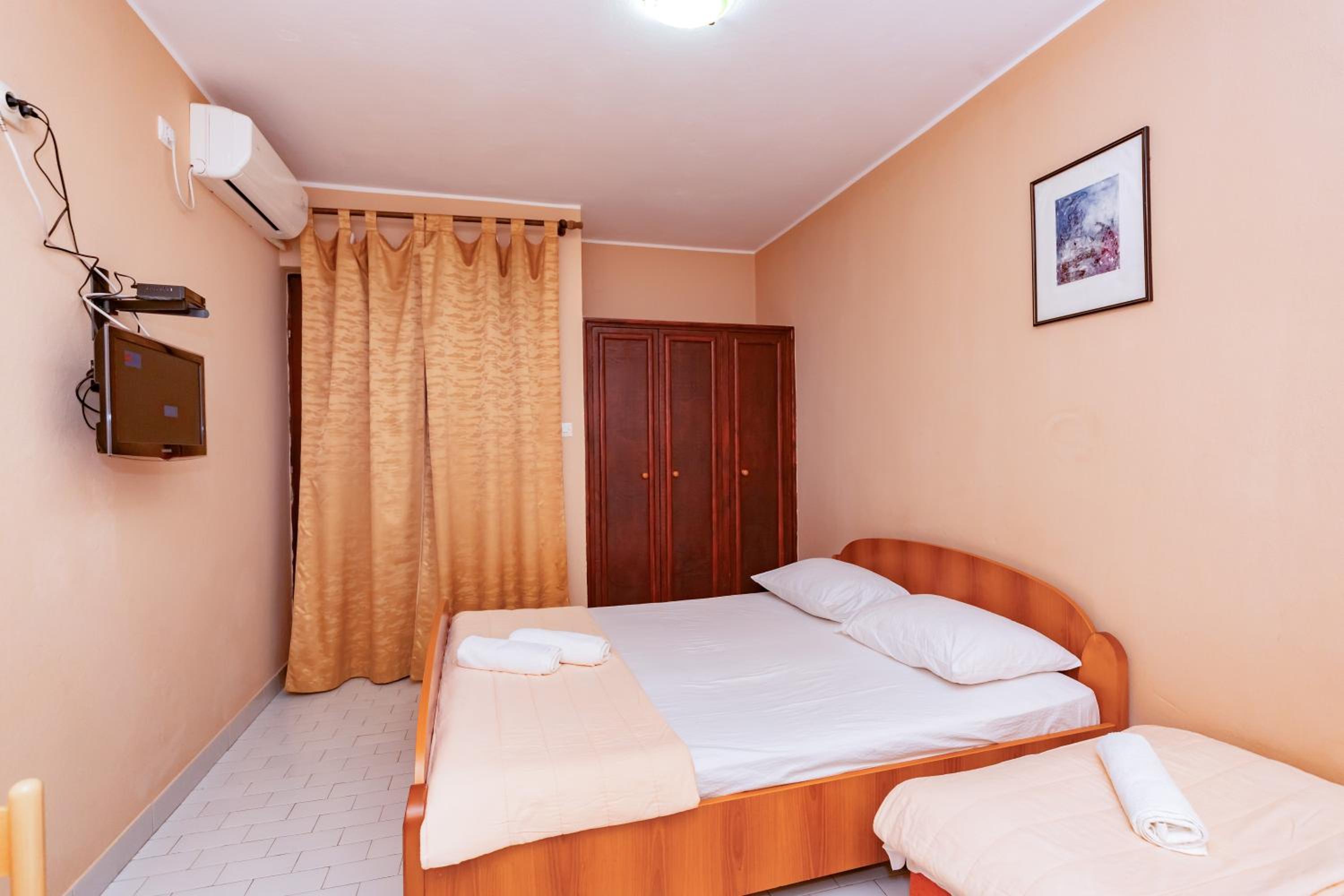 Studio Apartment photo 1