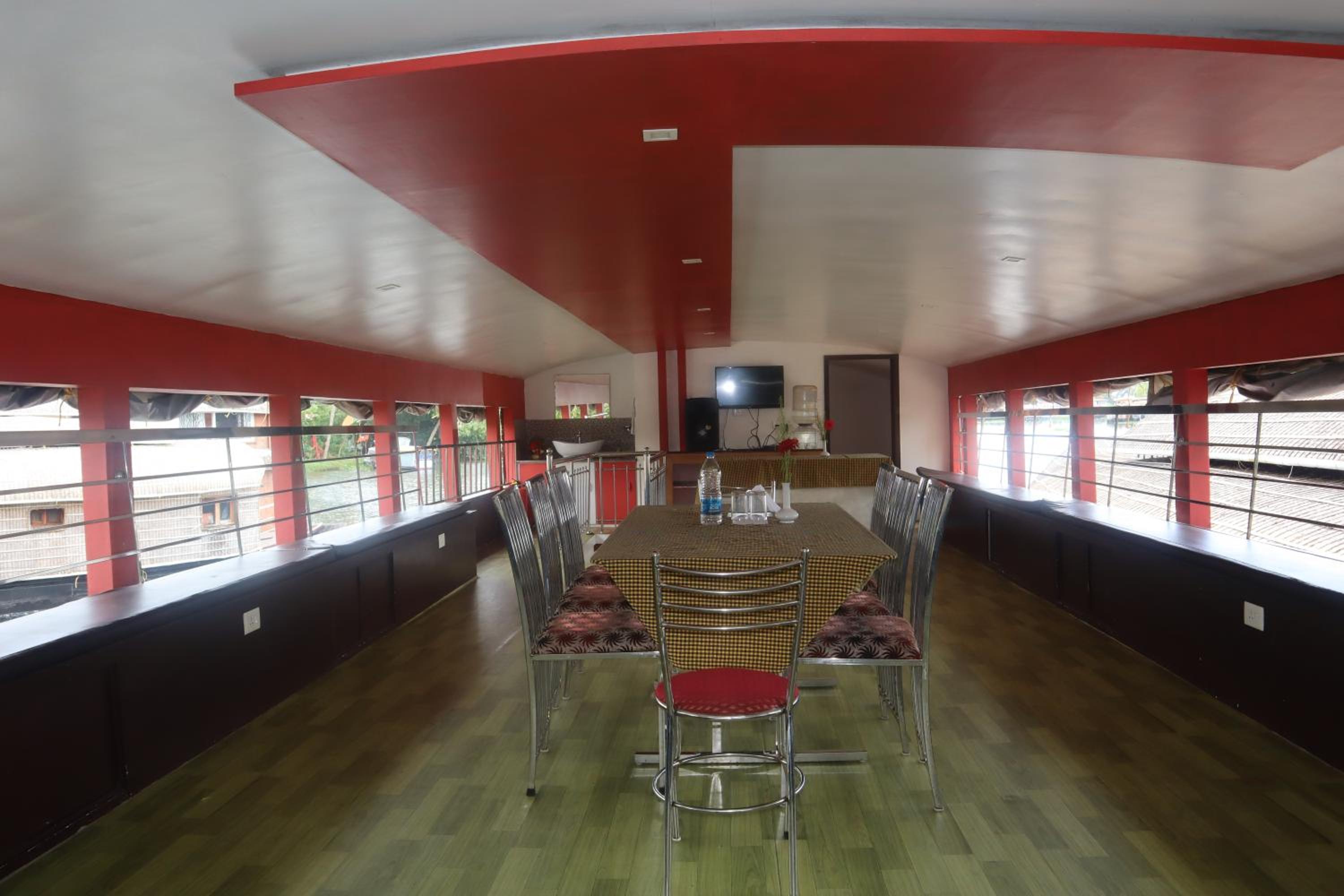 Four-Bedroom Houseboat - Photo 16