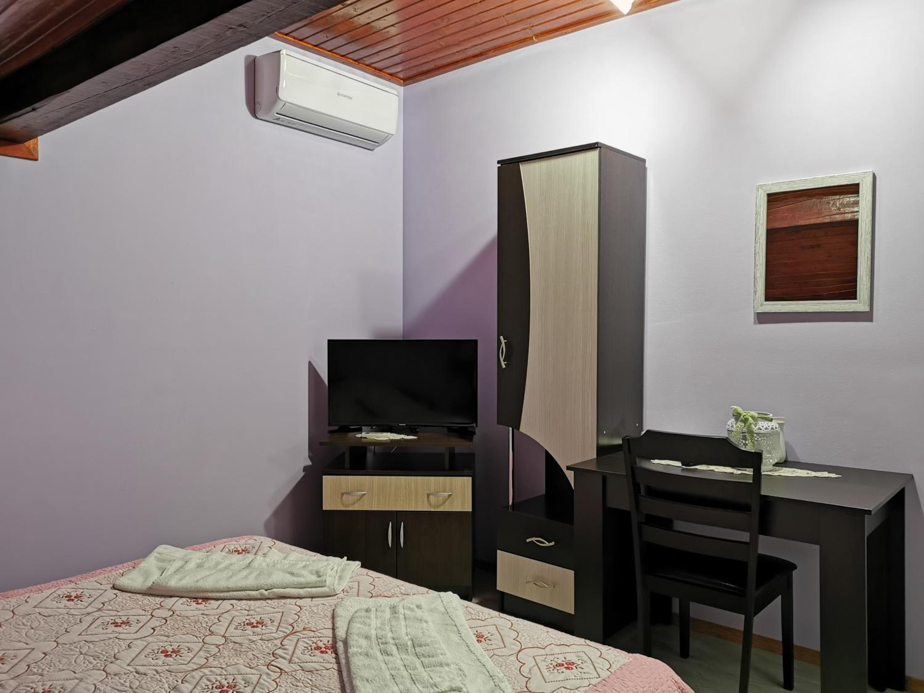 Double Room with Private Bathroom photo 2