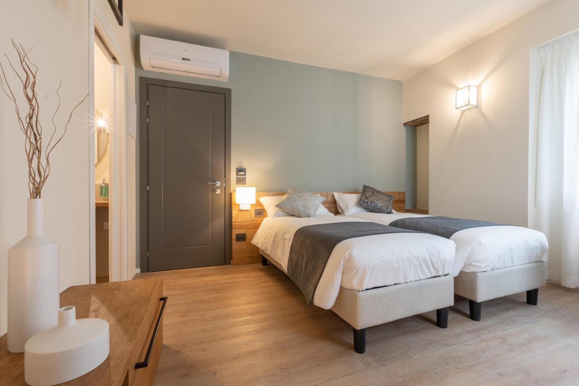 Deluxe Twin Room - Photo 8