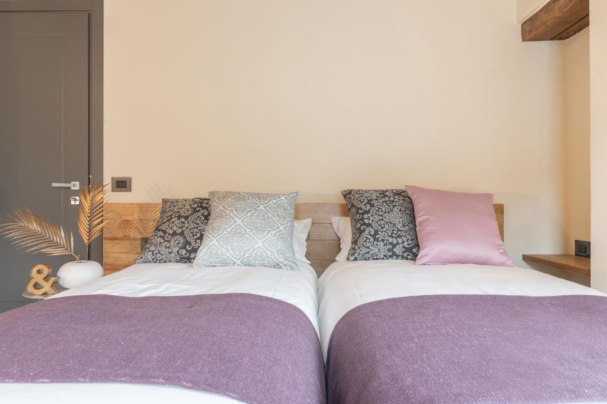 Deluxe Twin Room - Photo 10