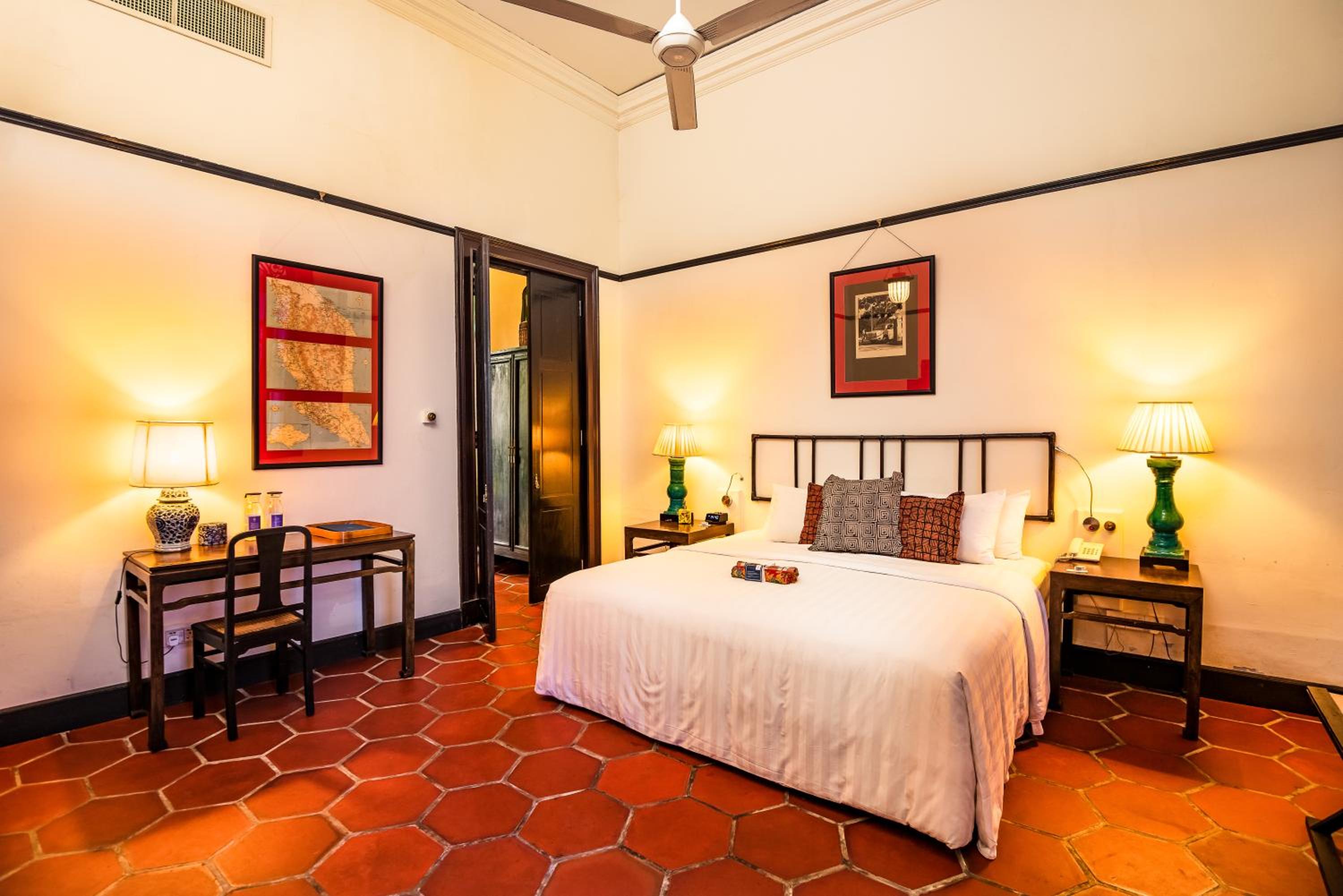 Ming Double Room (Pool Access)
