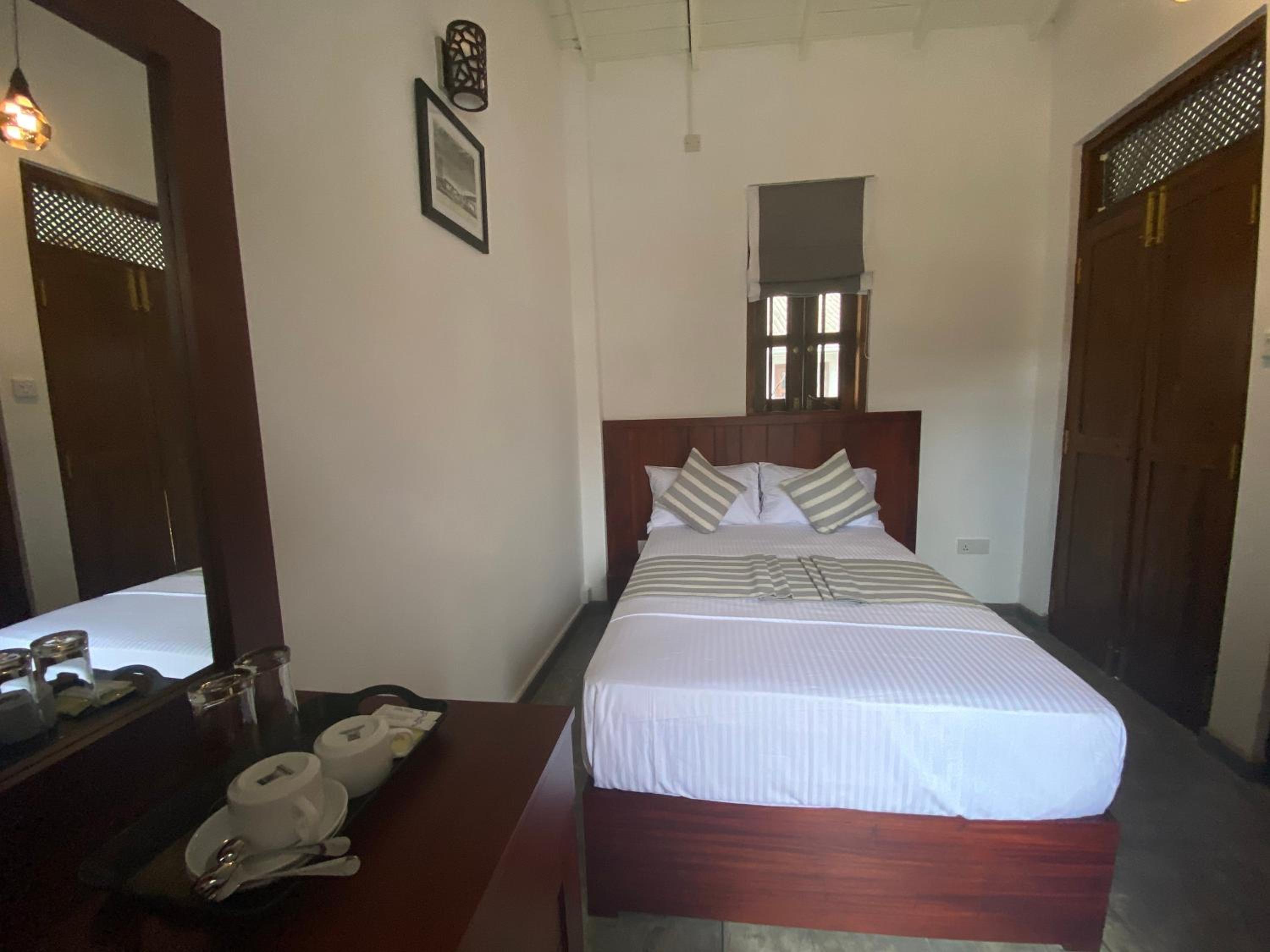Budget Double Room photo 2