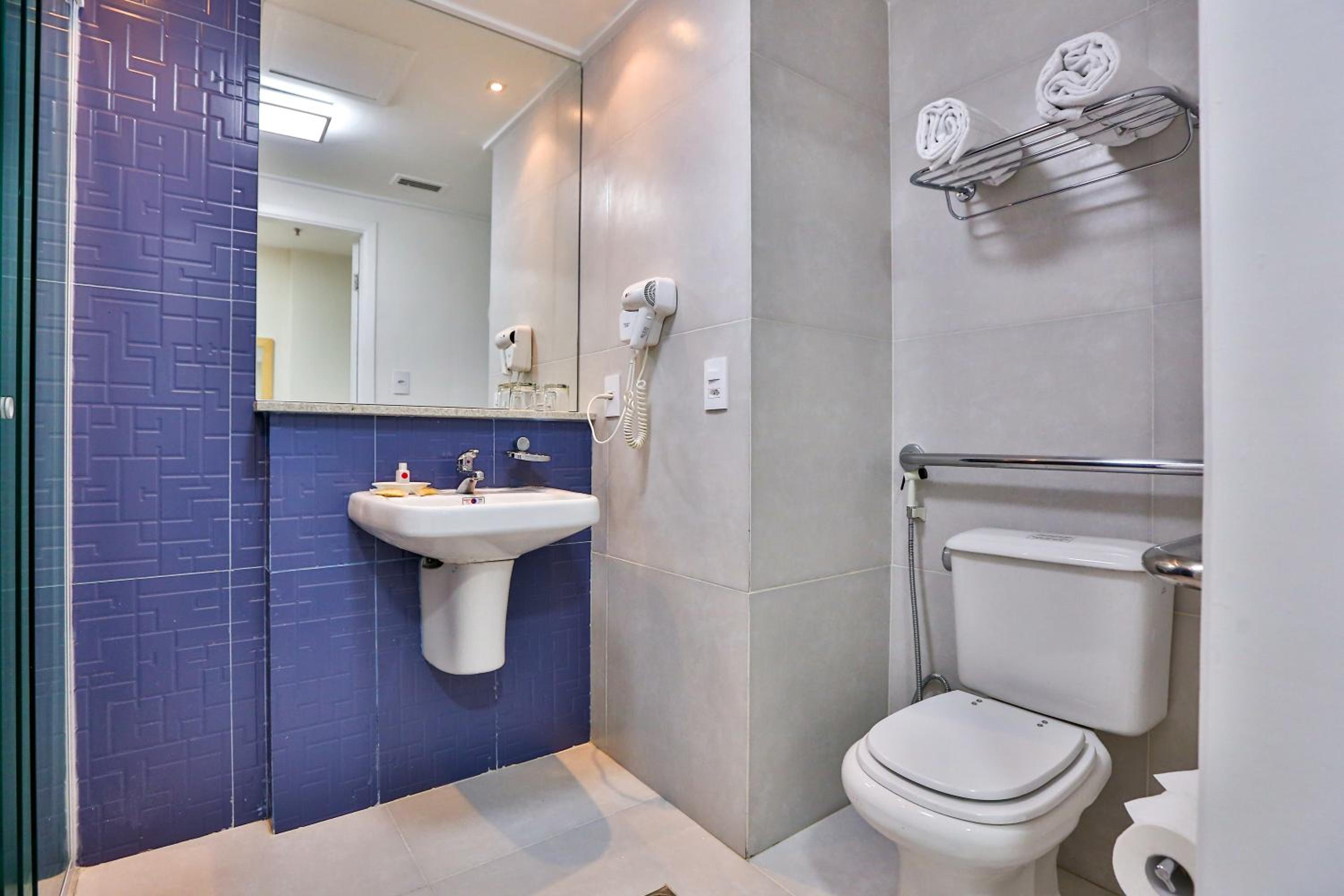 Twin Room - Disability Access - Photo 4