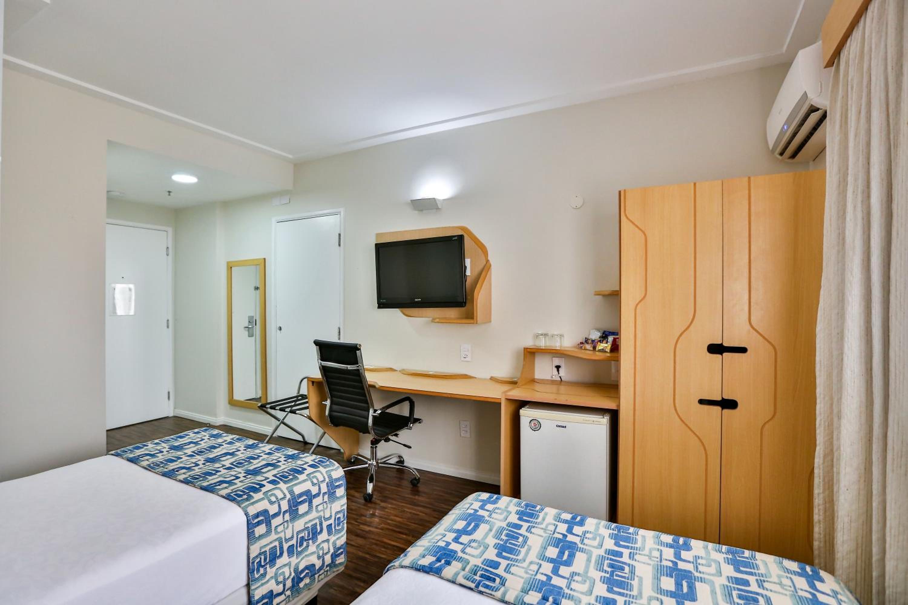 Twin Room - Disability Access - Photo 2