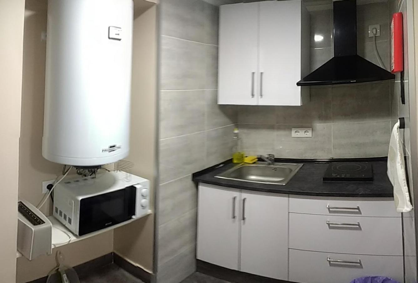 Double Room with Private Bathroom - Photo 12