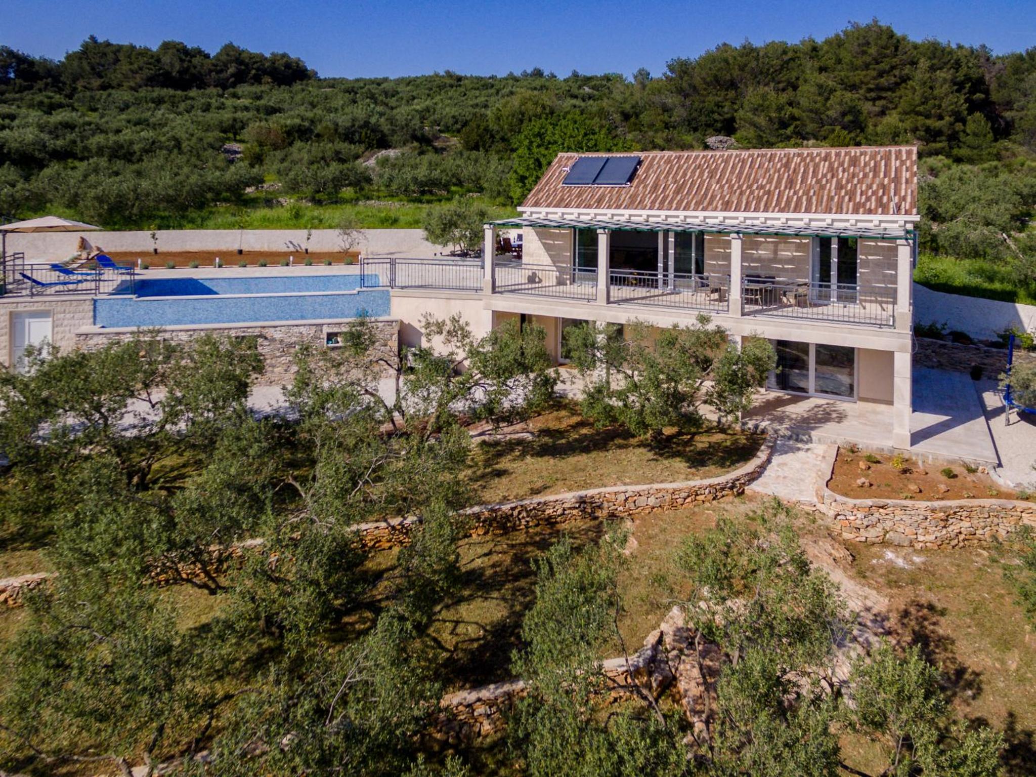 Villa photo 3