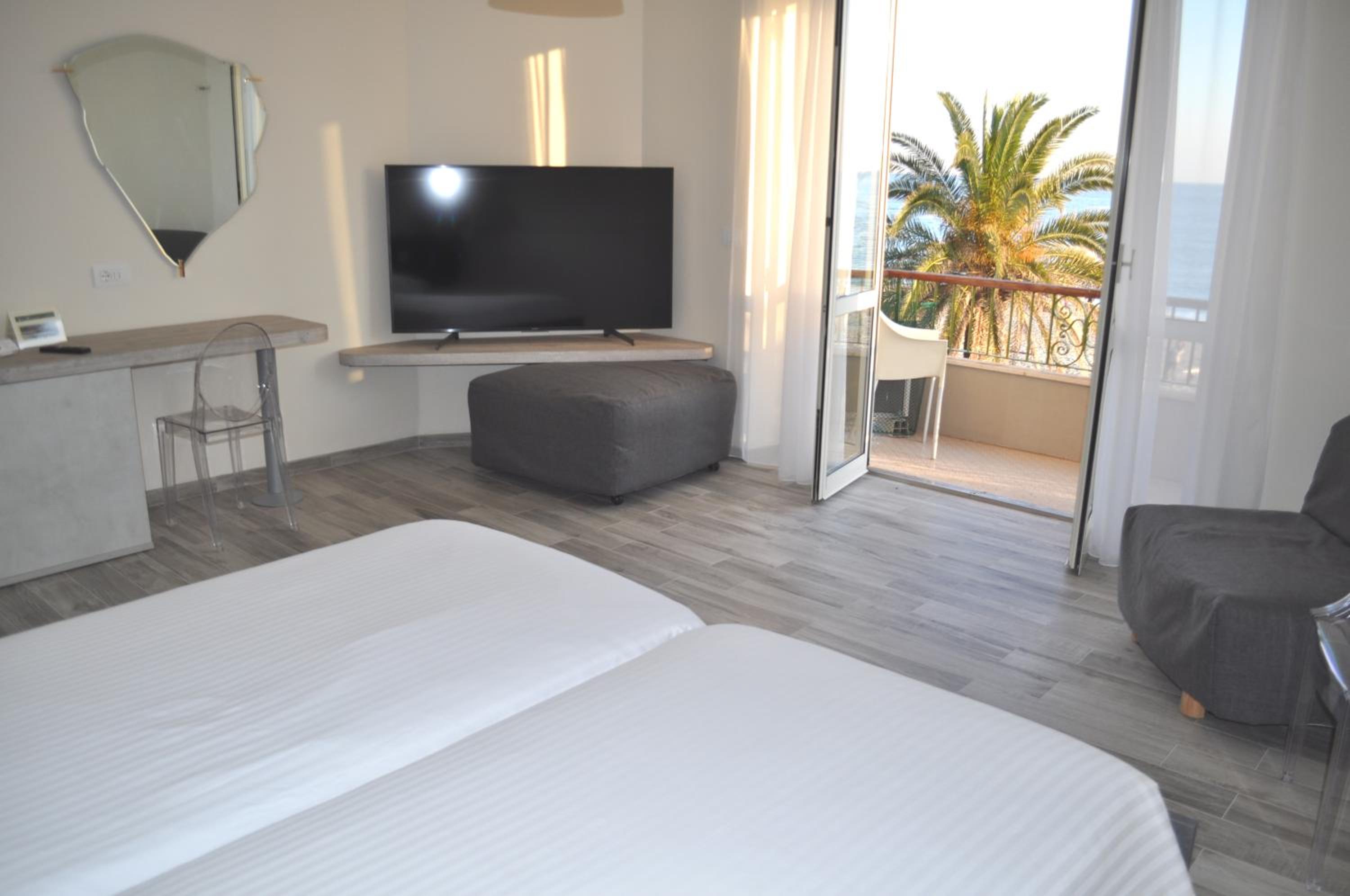 Deluxe Double or Twin Room with Sea View