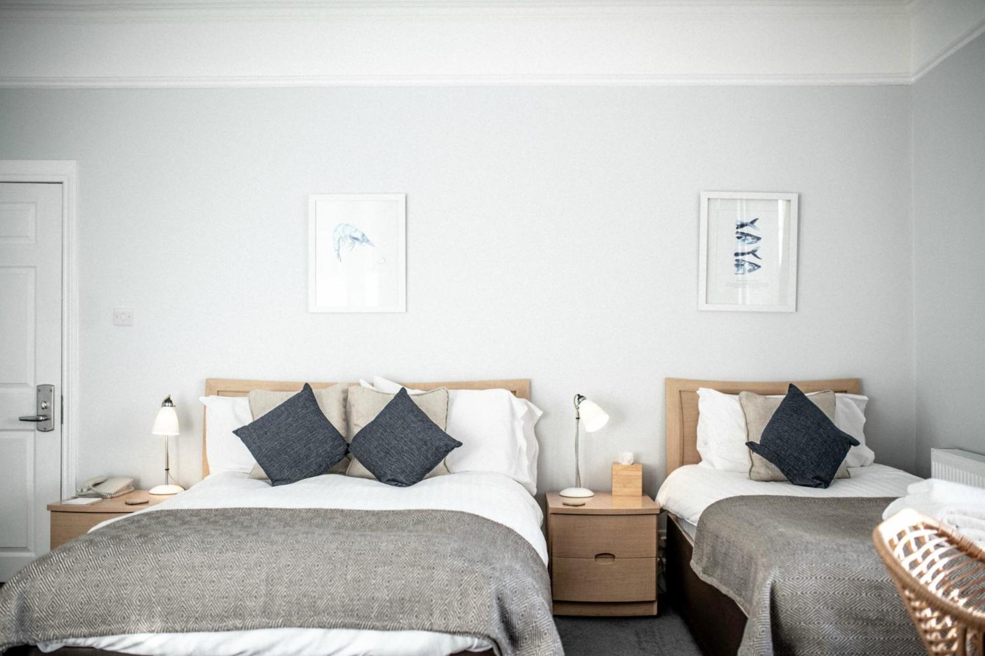 Large Double or Twin Room with Sea View photo 2