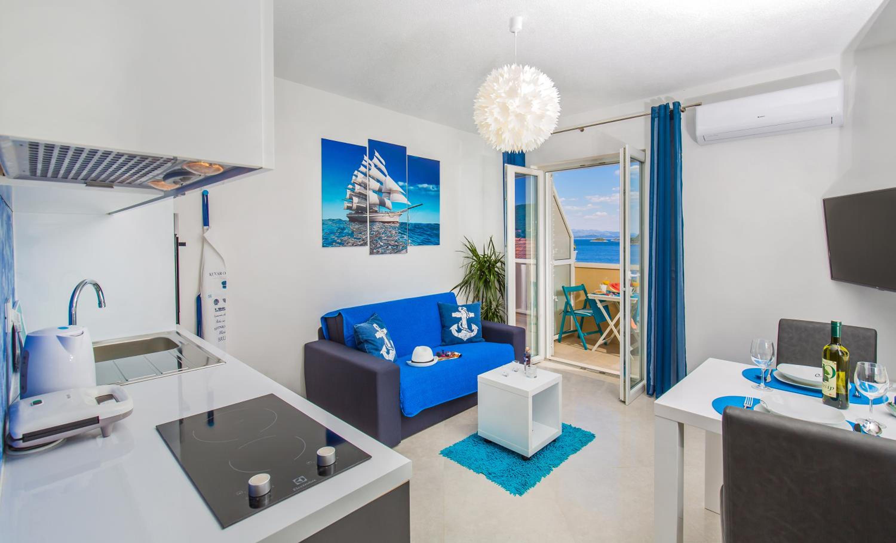 Superior Apartment with Balcony and Sea View - Photo 5