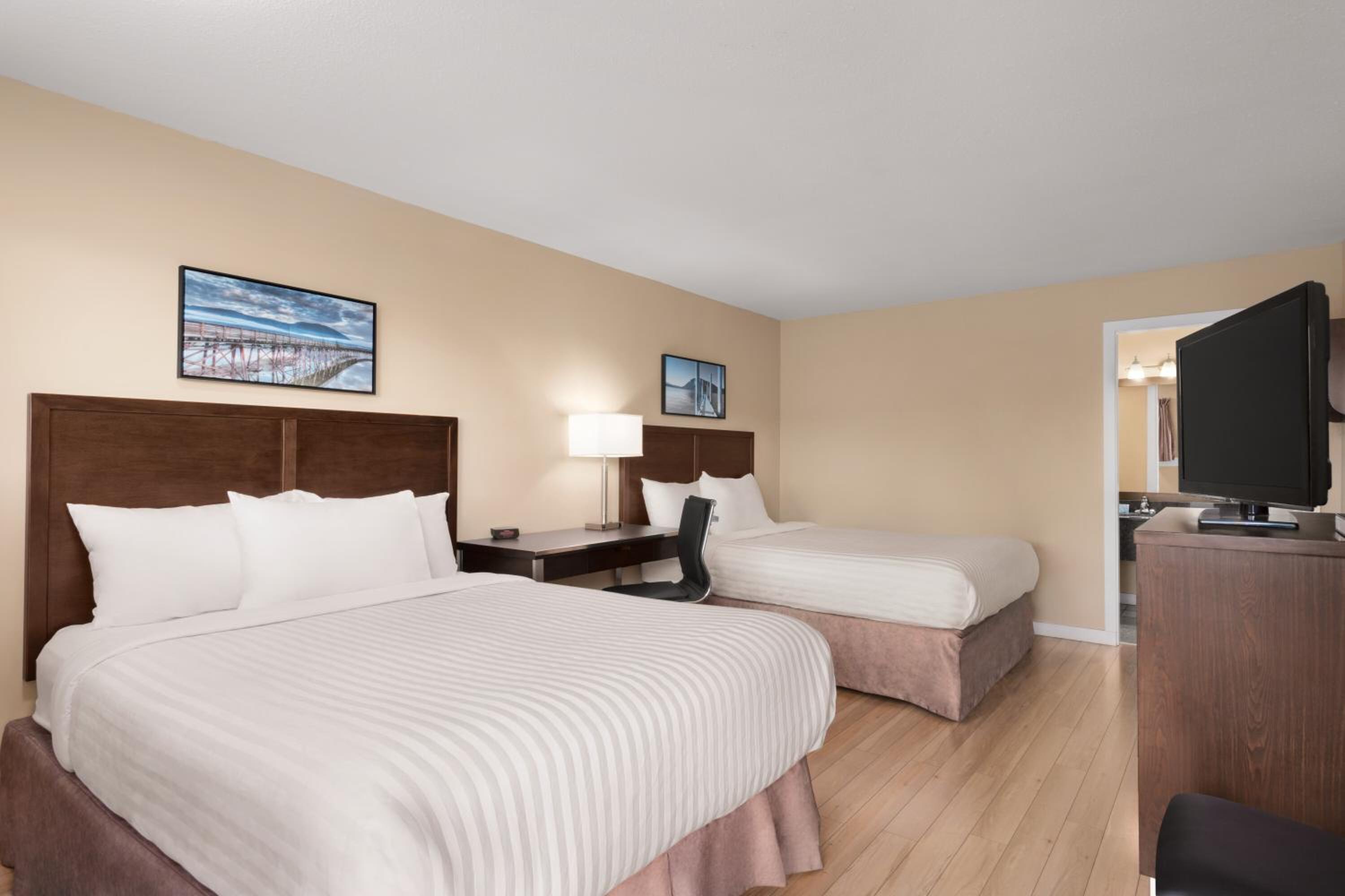Queen Room - Mobility Accessible/Non-Smoking photo 1