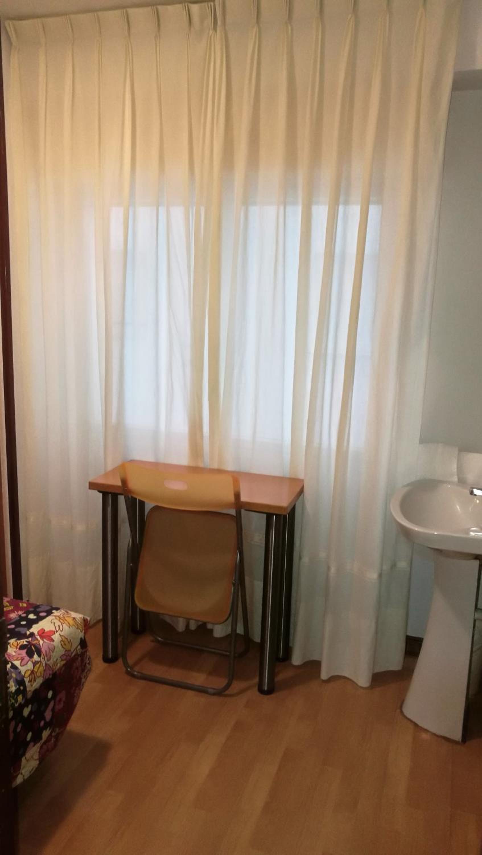Habitación individual con baño compartido