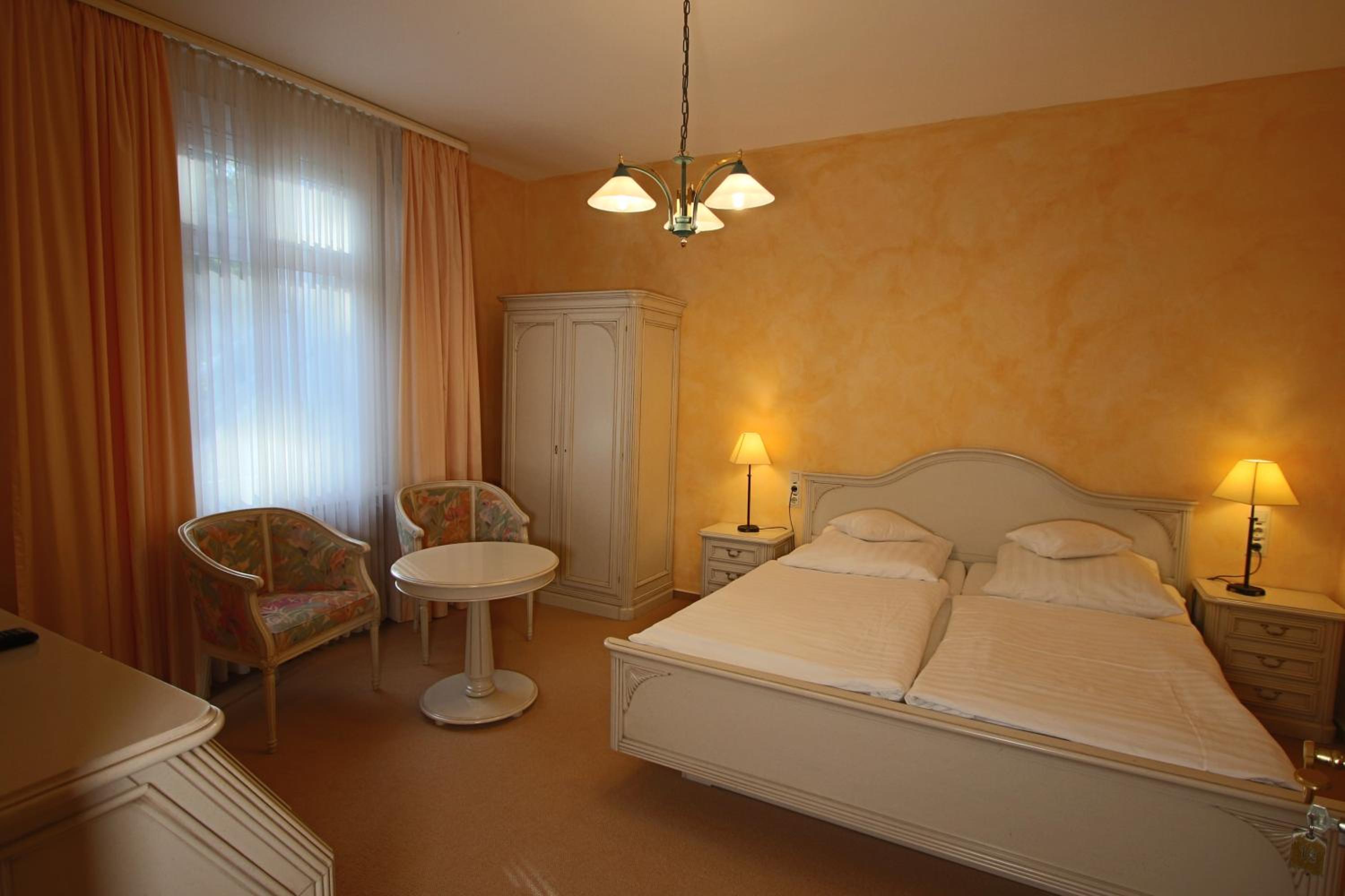 Business Double Room - Photo 1