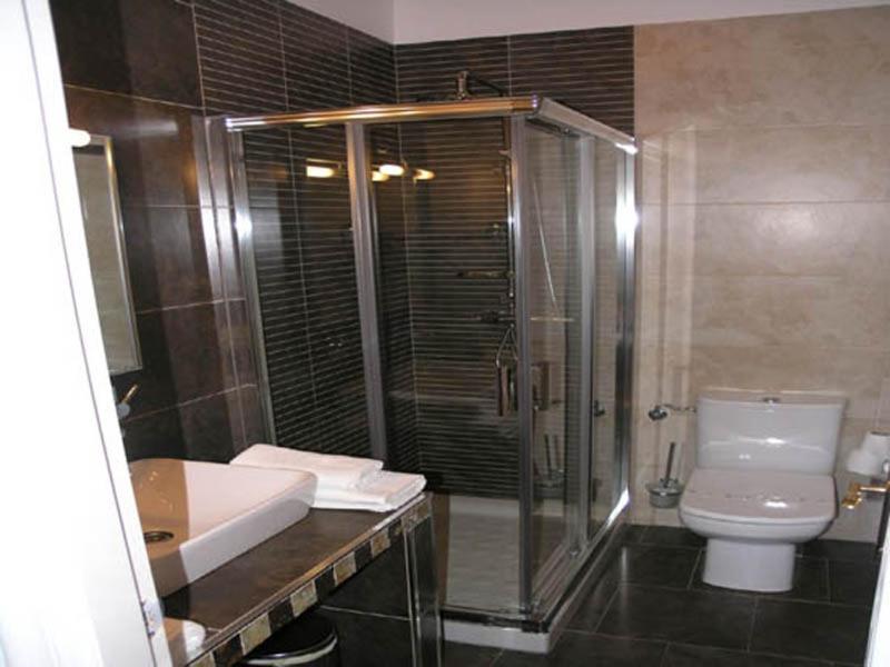 Double or Twin Room - Photo 5