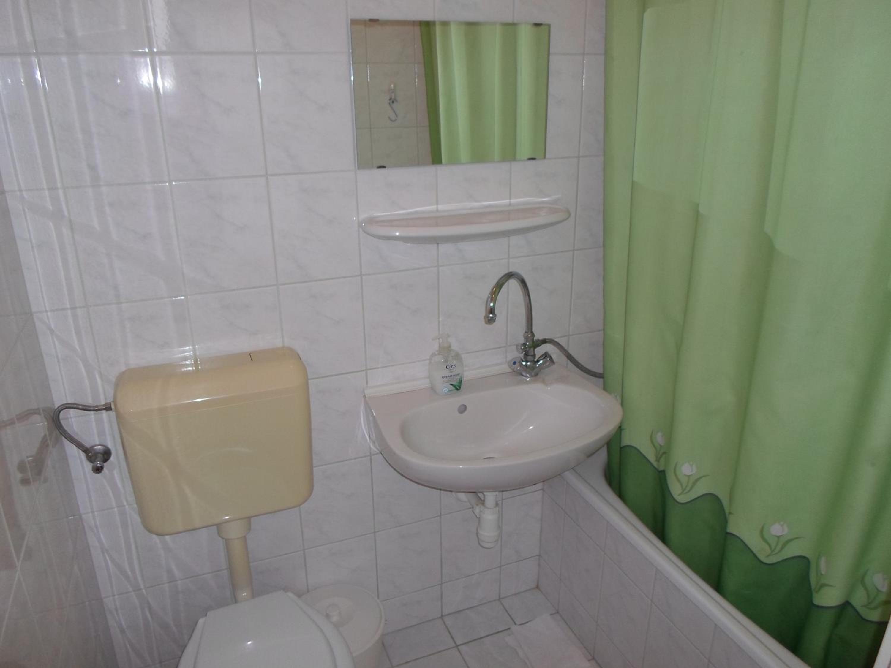 Two-Bedroom Apartment with Balcony - Photo 9