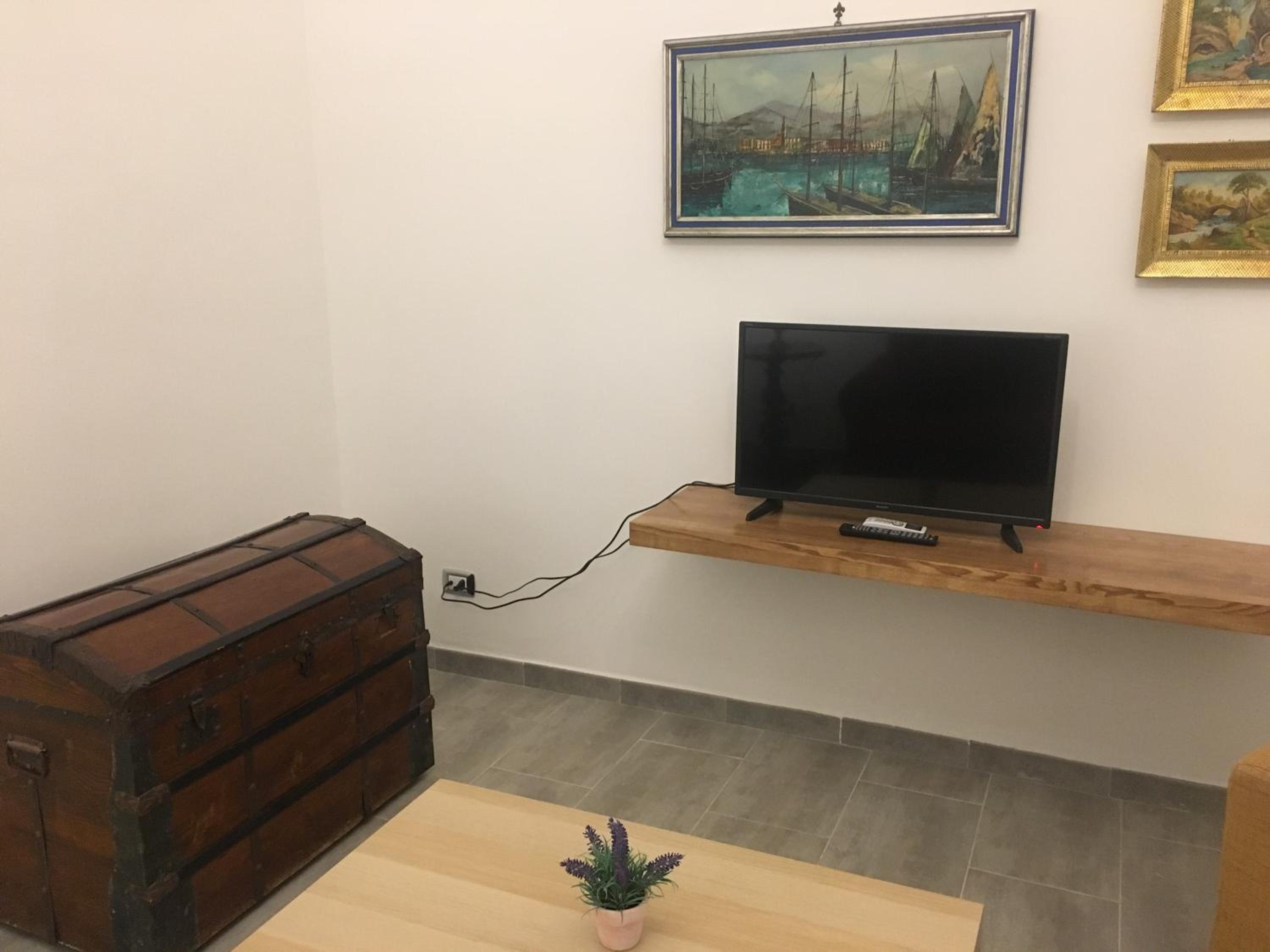 One-Bedroom Apartment - Photo 17