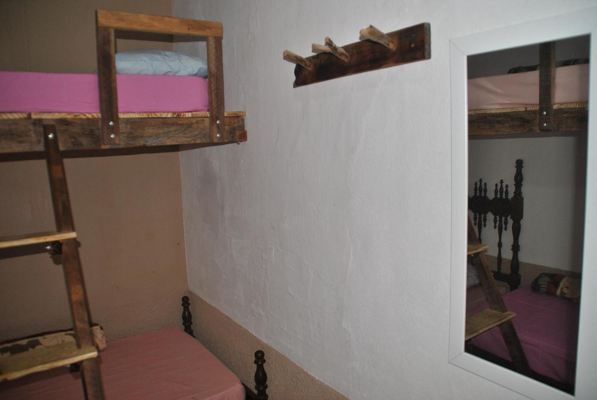 Economy Quadruple Room - Photo 6