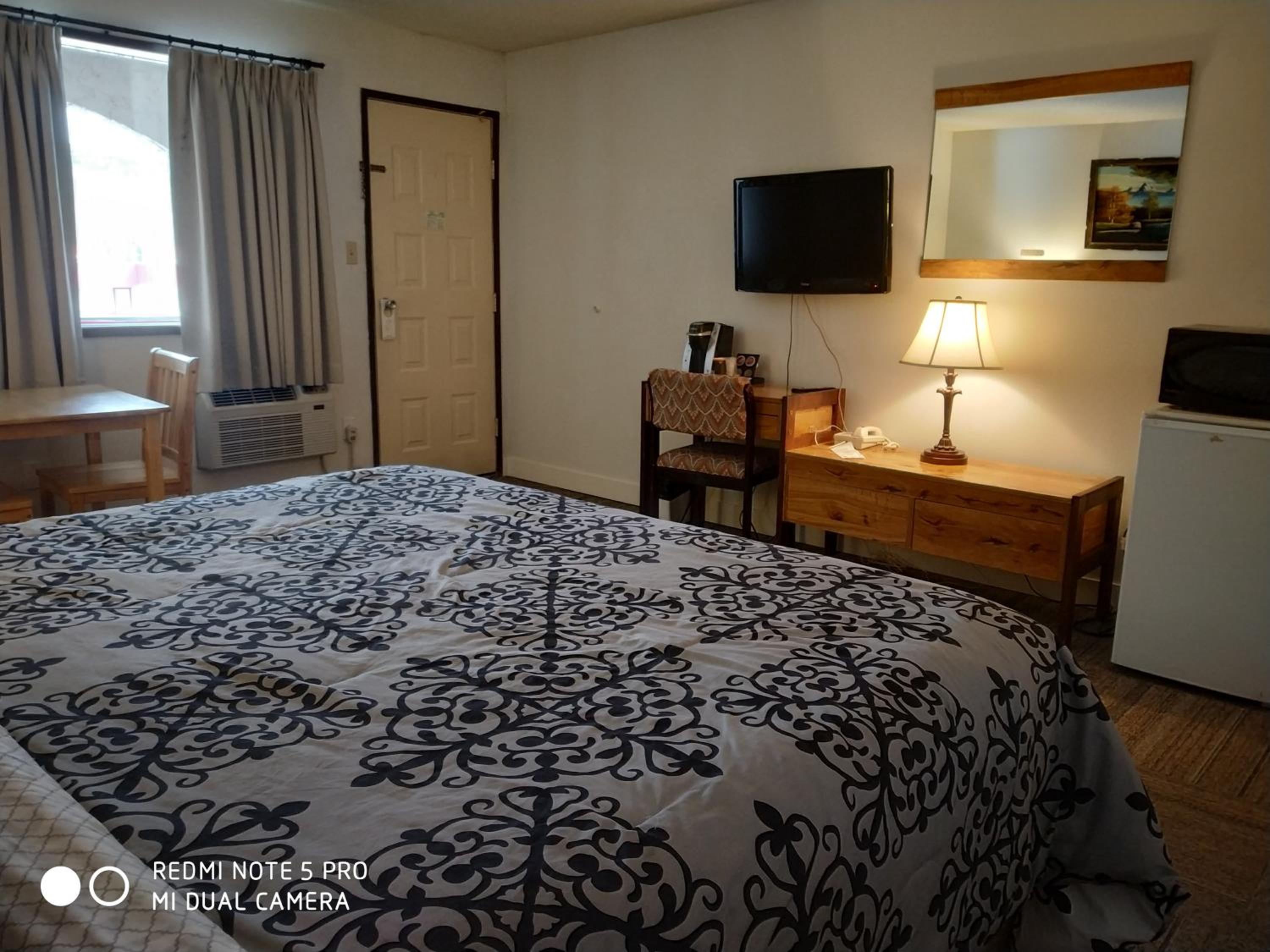Standard King Room photo 3