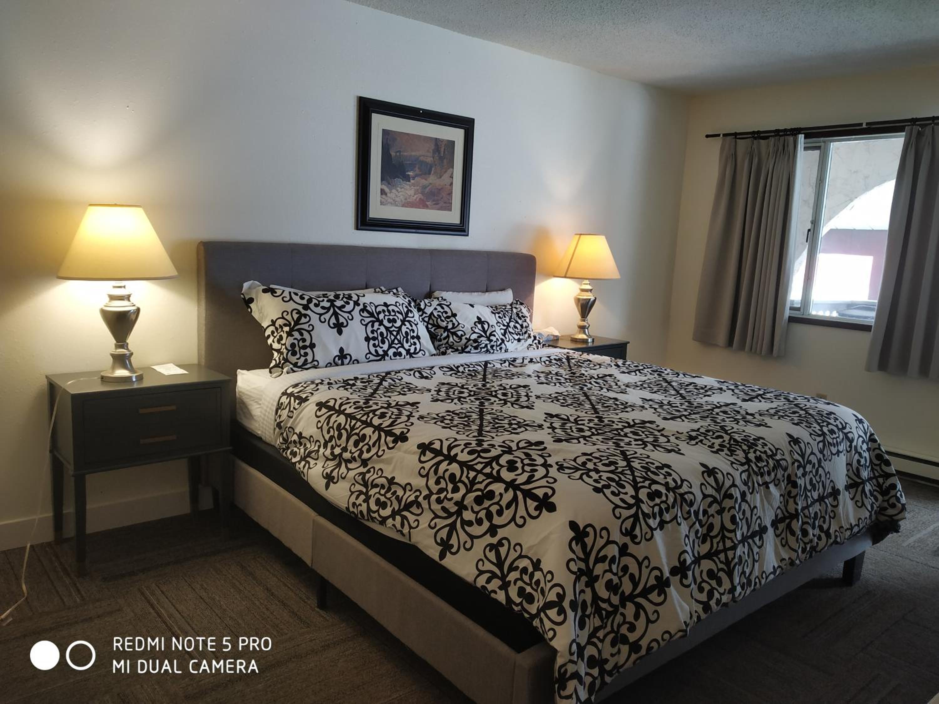 Standard King Room photo 1