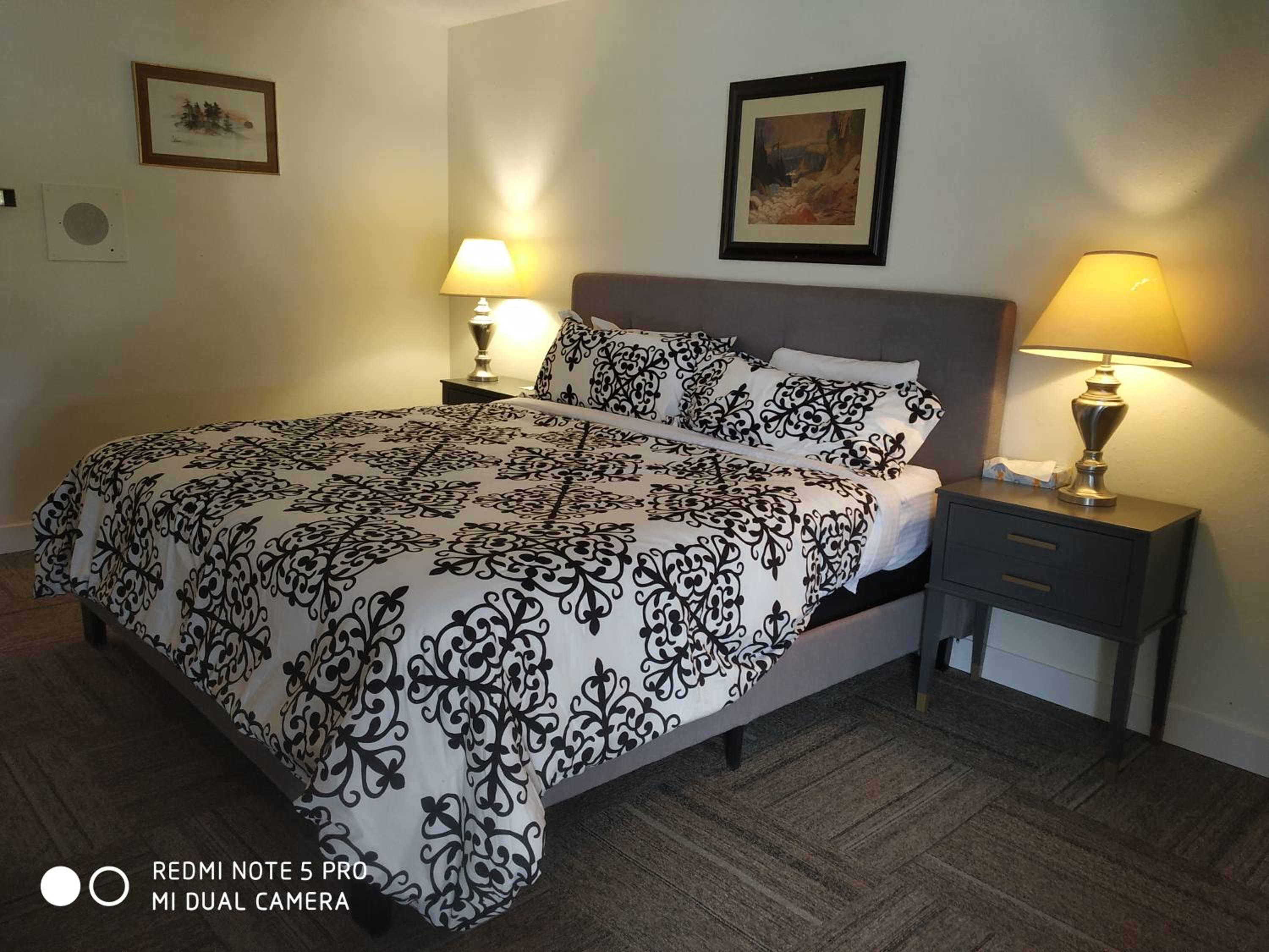Standard King Room photo 2