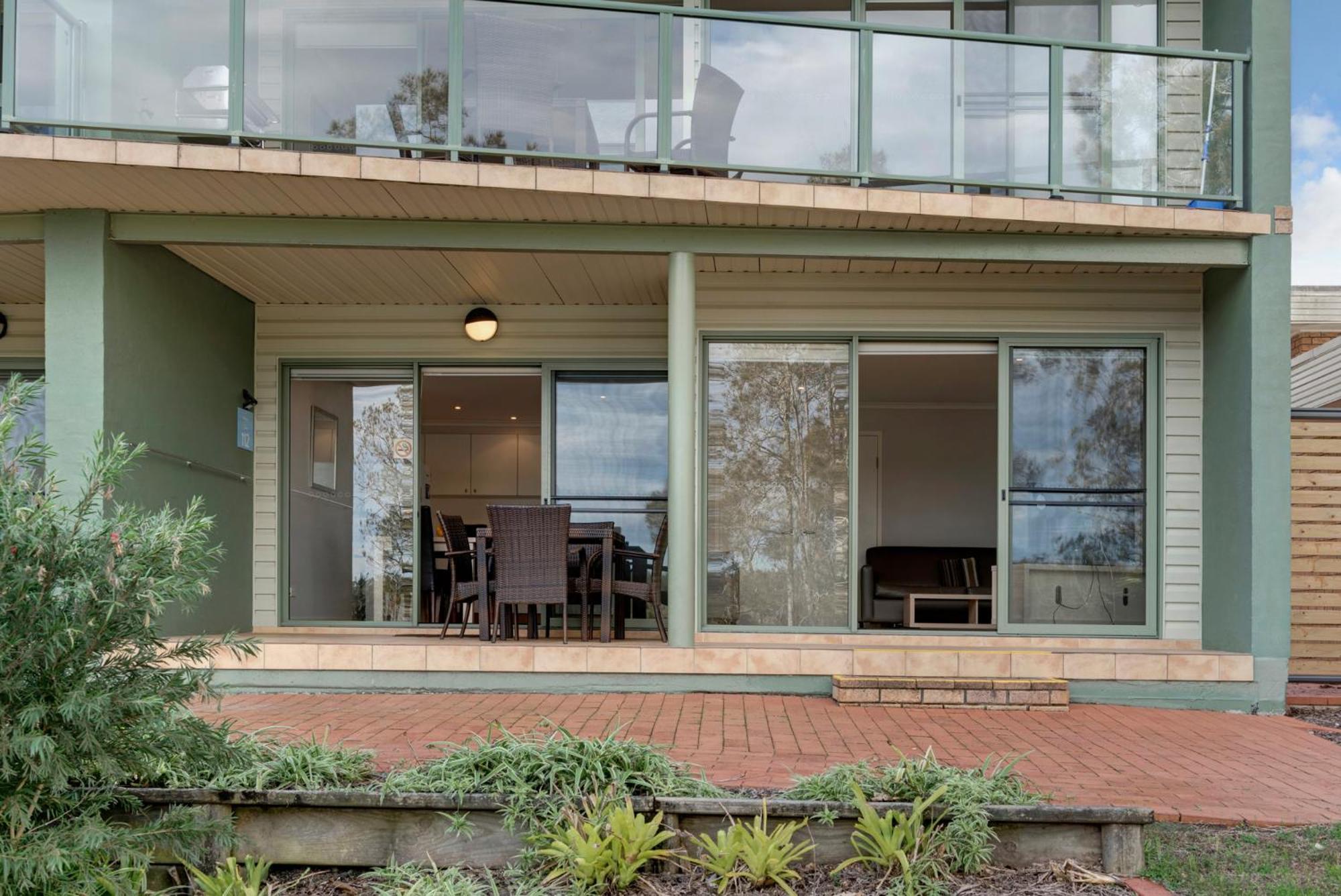 Deluxe 1 Bedroom Riverview Apartment - Photo 3
