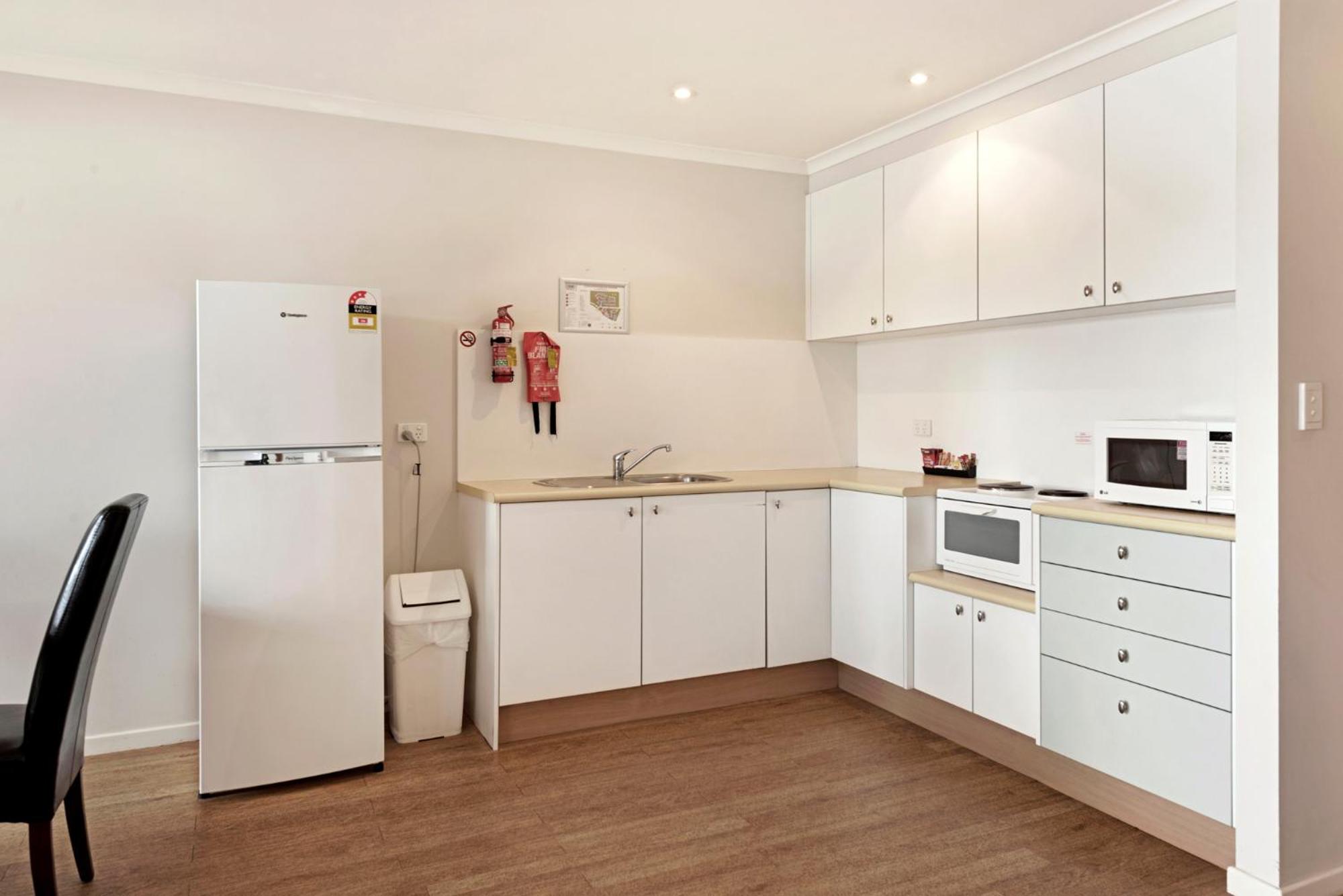 Deluxe 1 Bedroom Riverview Apartment - Photo 6