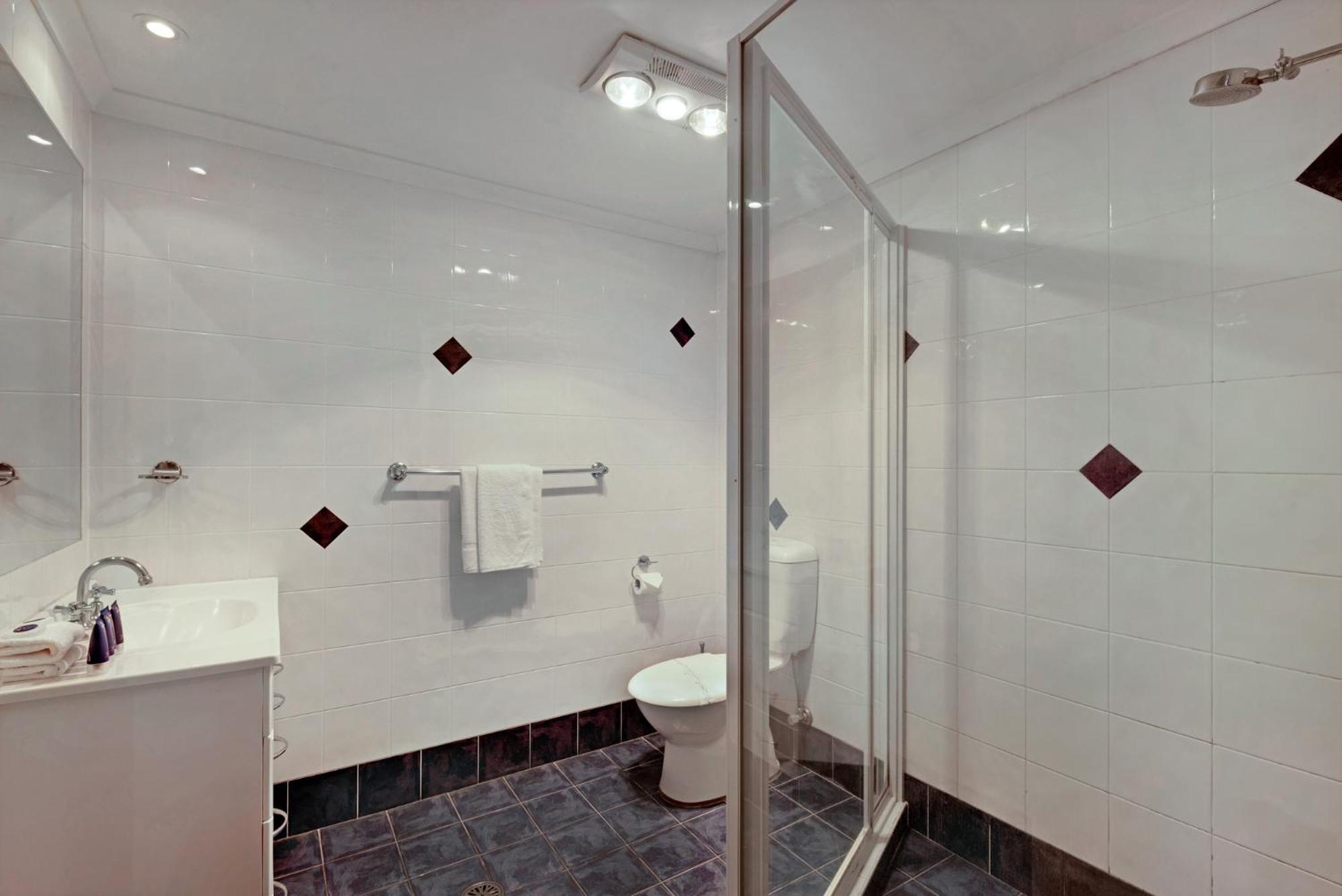 Deluxe 1 Bedroom Riverview Apartment - Photo 4