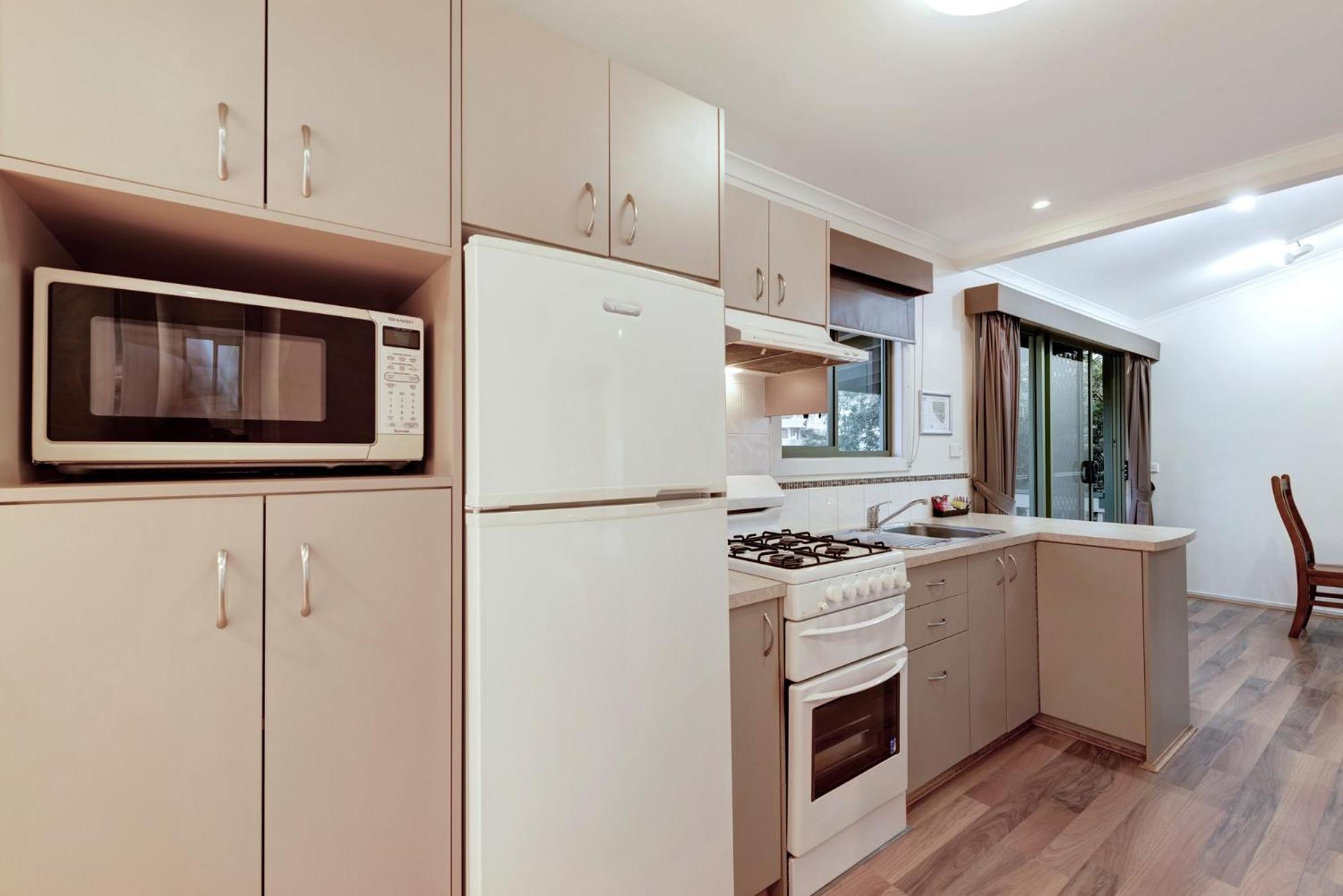 Standard 2 Bedroom Cabin - Photo 5