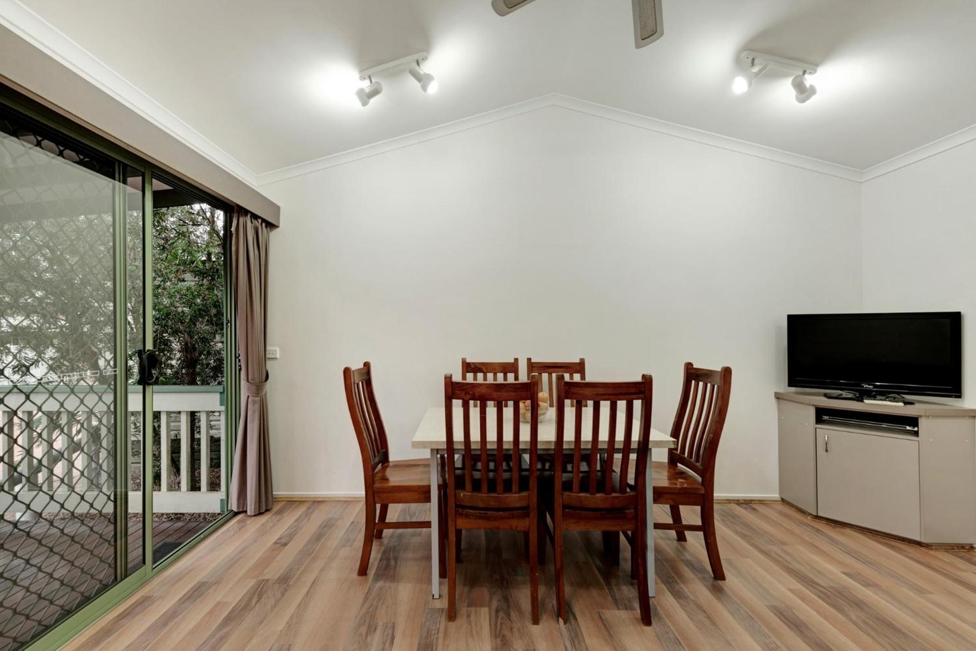 Standard 2 Bedroom Cabin - Photo 4