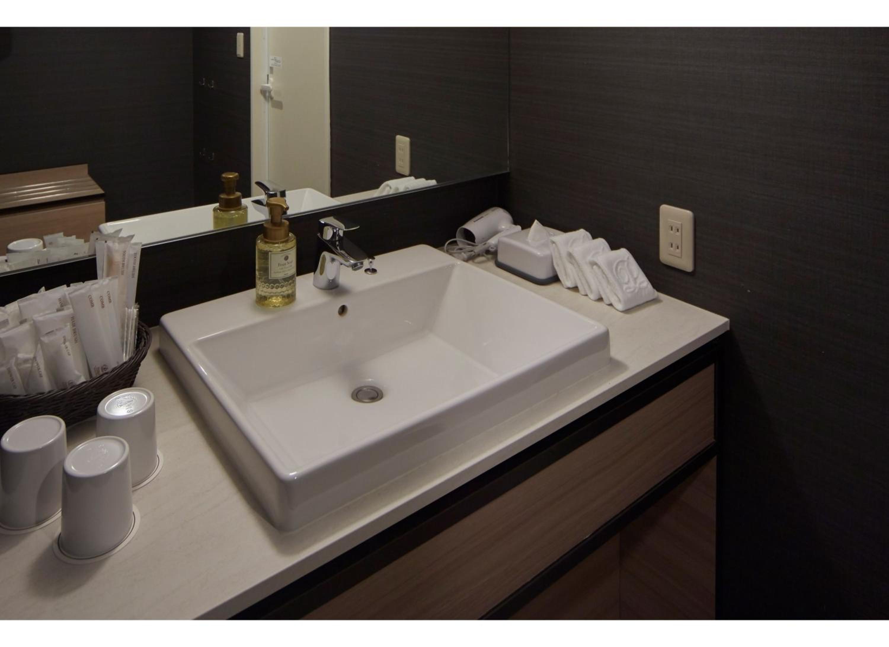 Triple Room - Non-Smoking 26-32nd Floor photo 3