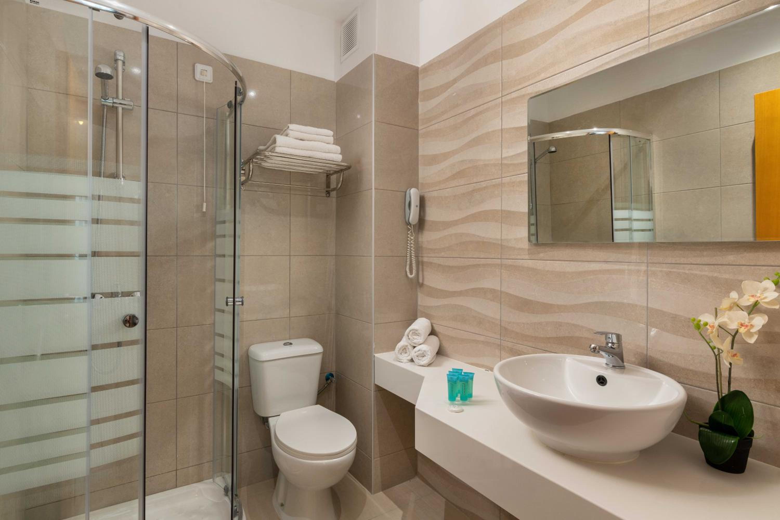 Double or Twin Room with Pool View - Photo 2