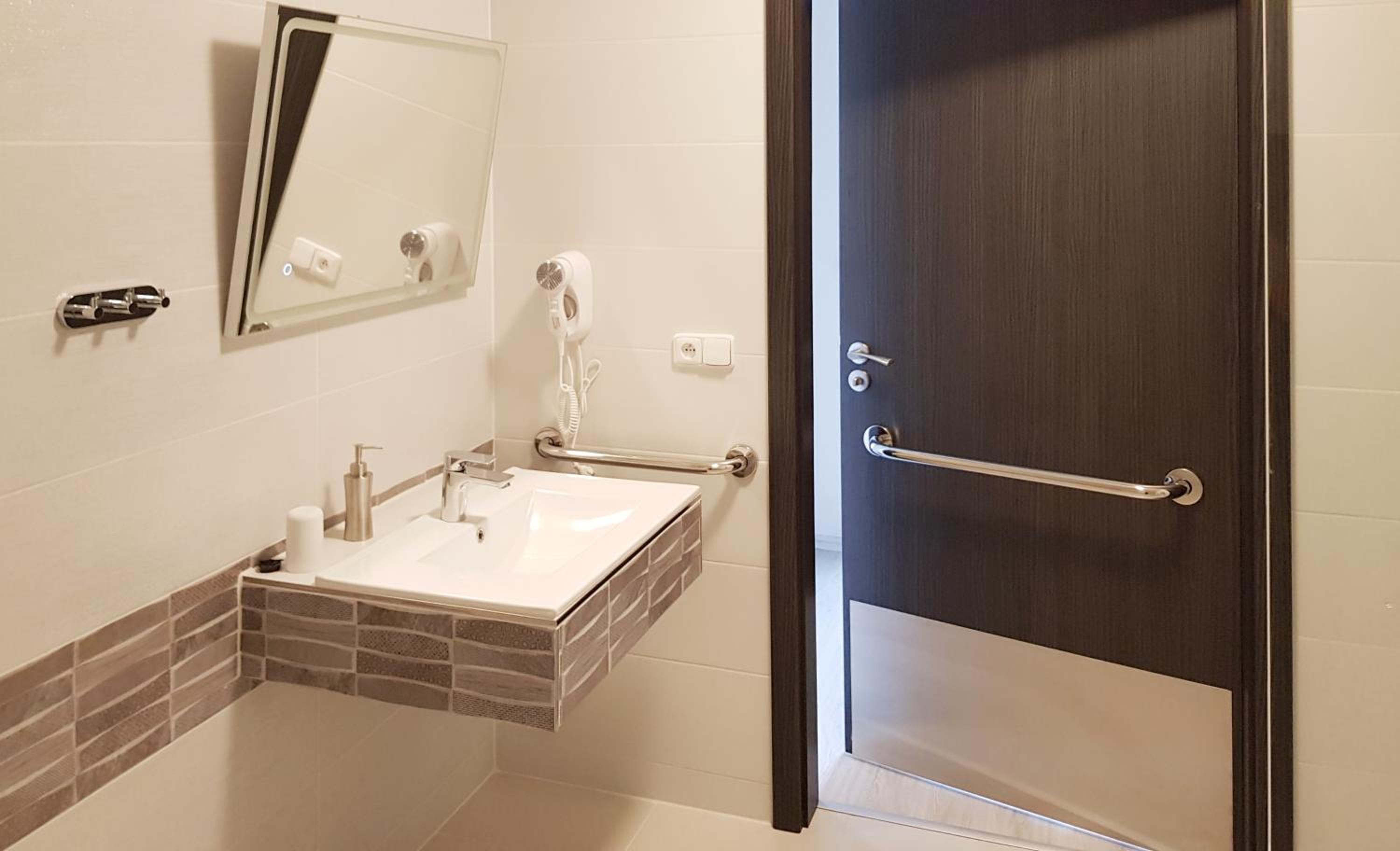 Double Room - Photo 9