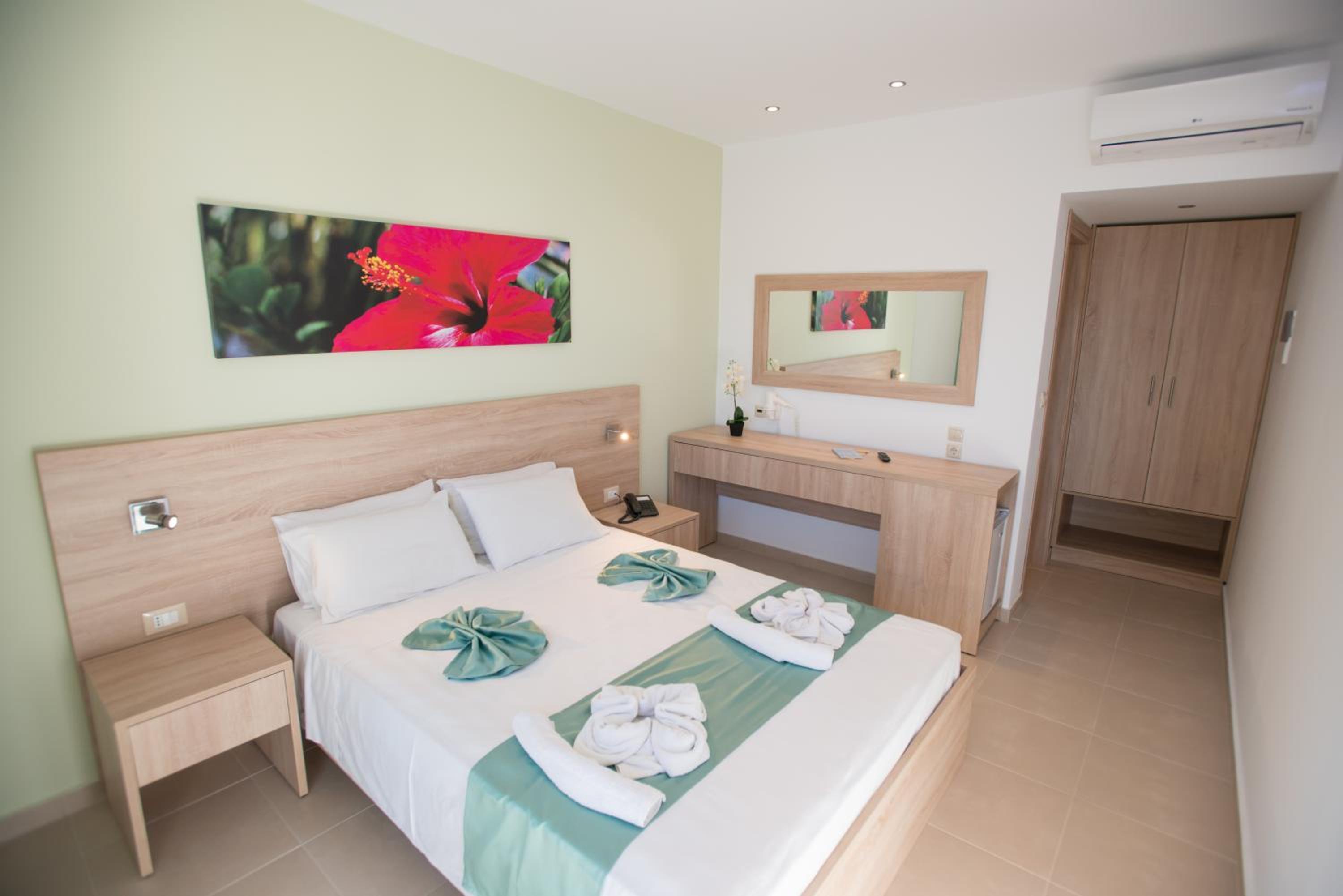 Superior Double Room with Pool View photo 1