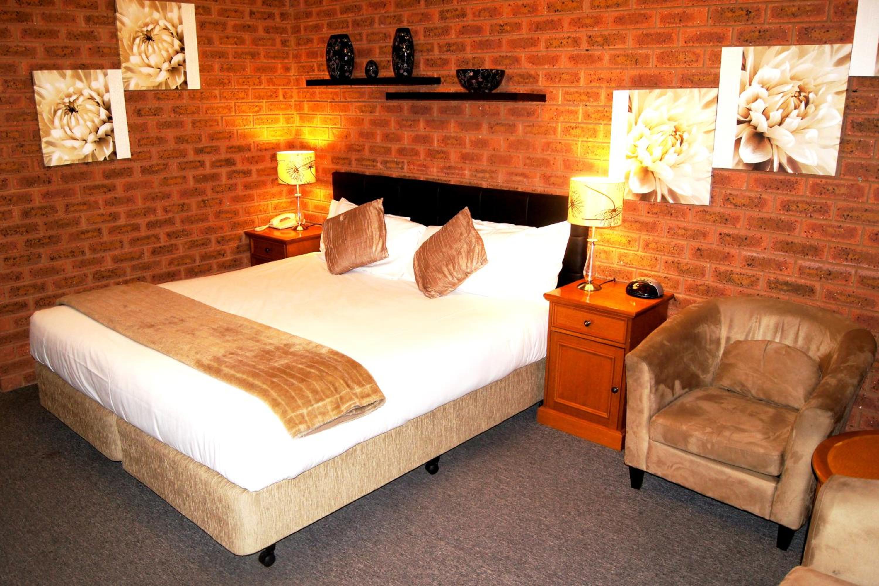 Queen Room photo 2