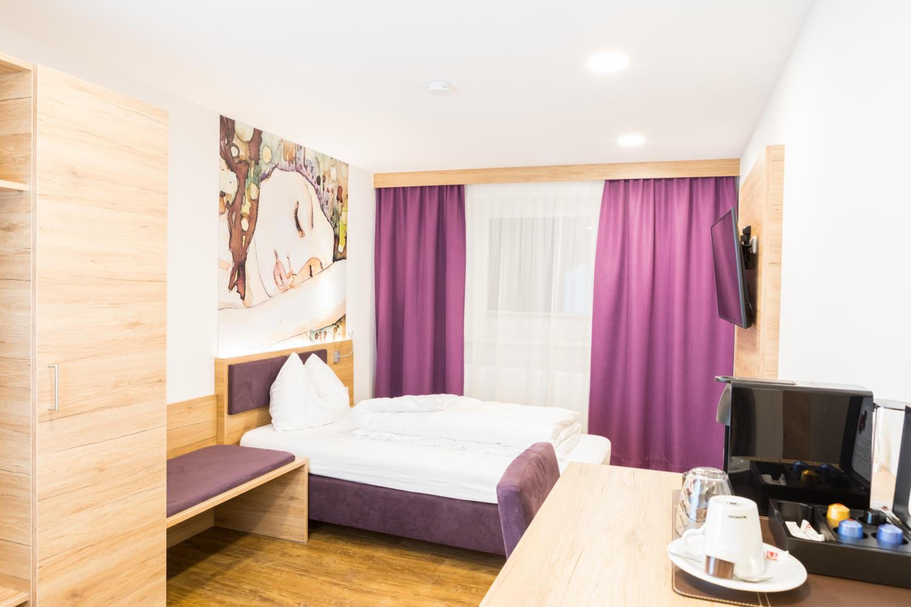 Deluxe Single Room