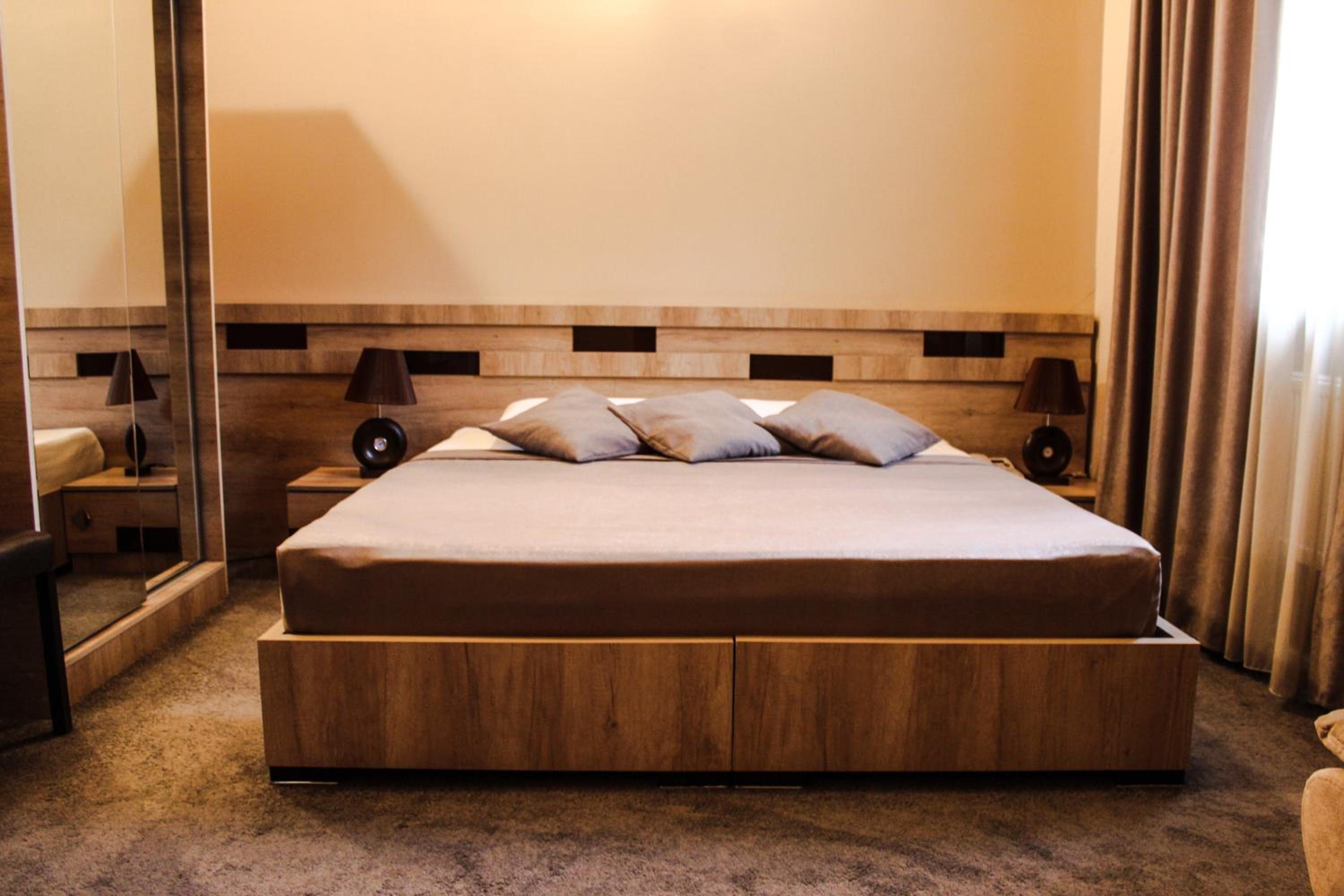 Bed & Sleeping Area