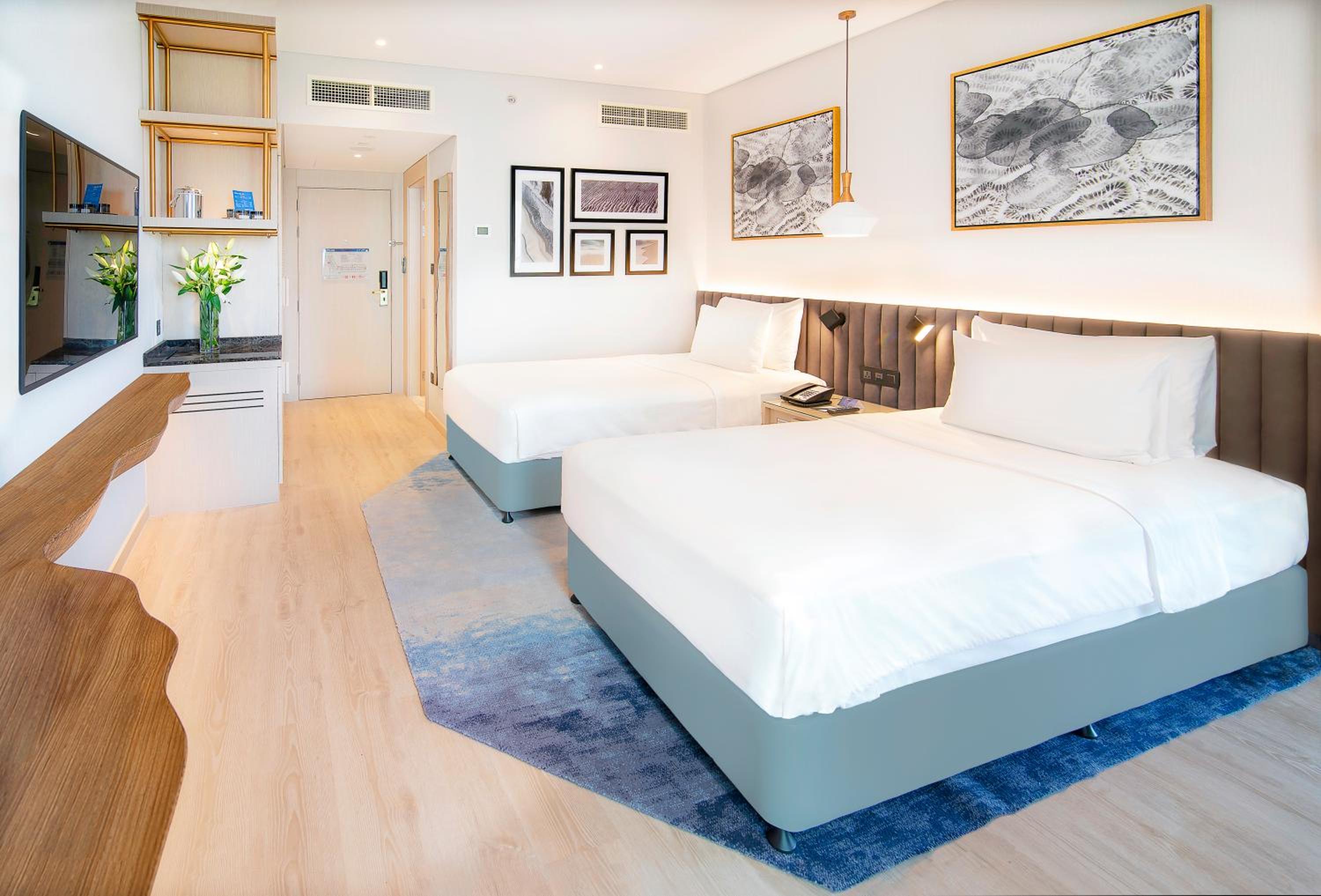 Executive Room with Lounge Access Including Complimentary access to Surf Pool, Adventure Park, Wave Pool and Lazy River