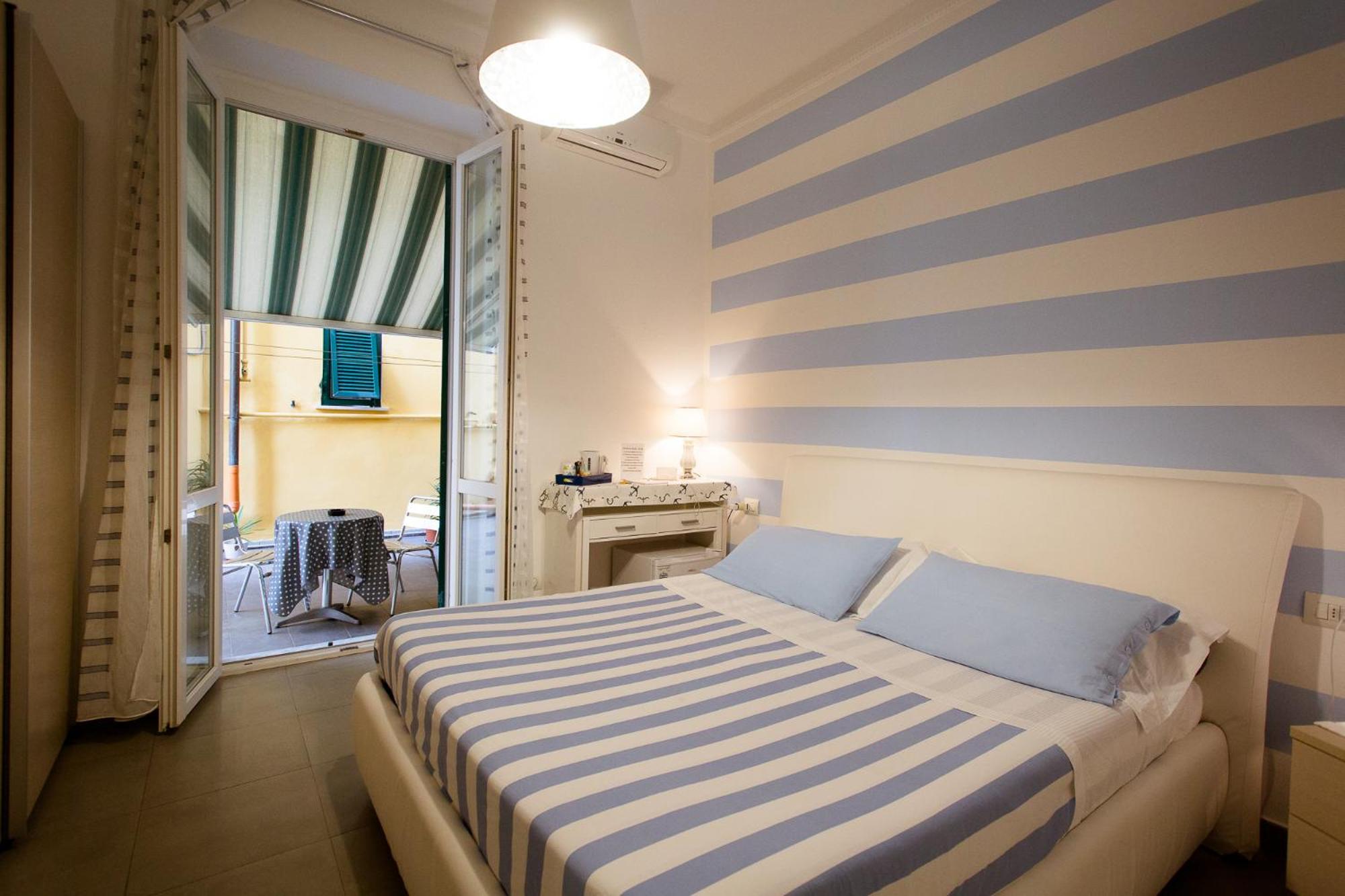 Double Room with Private External Bathroom photo 3
