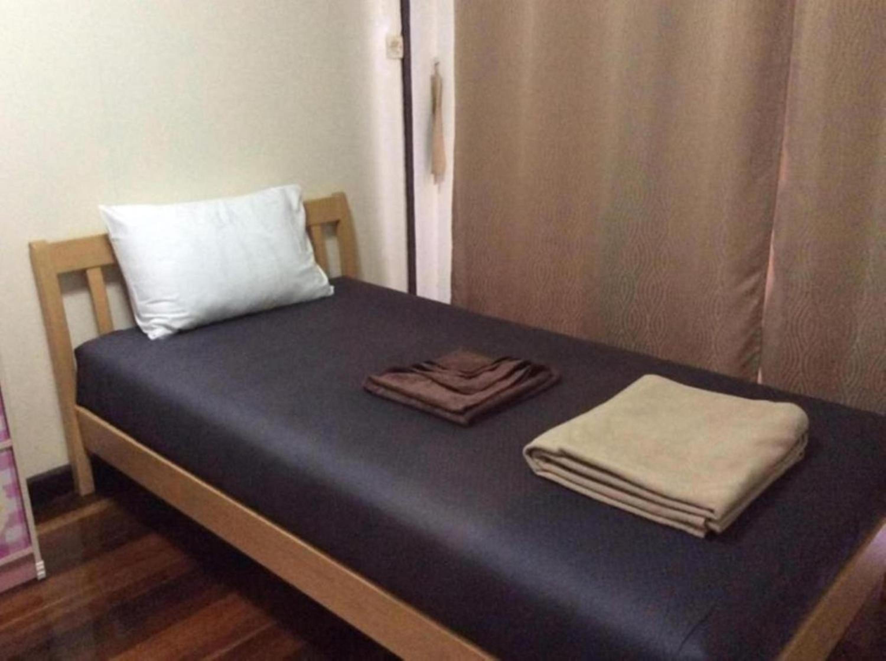 Single Room with Shared Bathroom photo 1